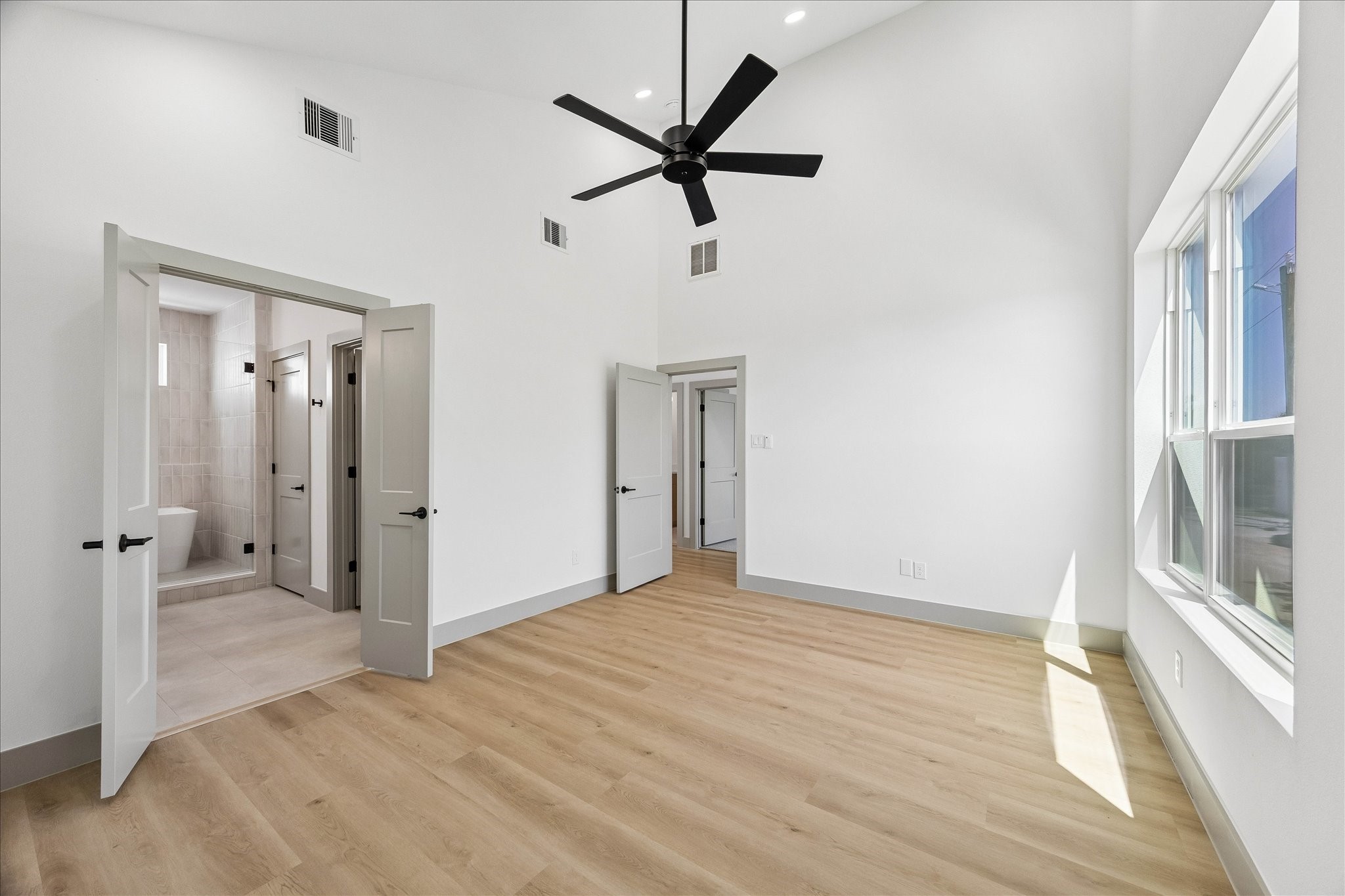 2953 Delafield Street Property Photo 10