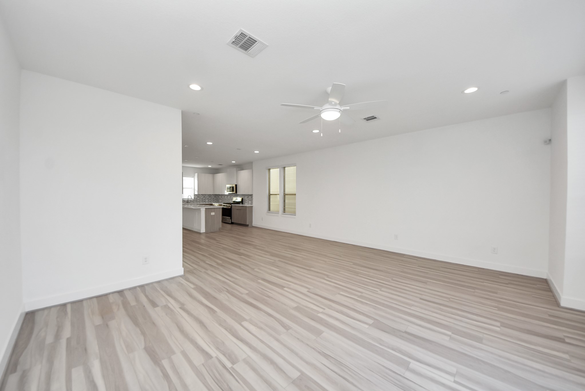 18716 Centro Main Street B Property Photo 16