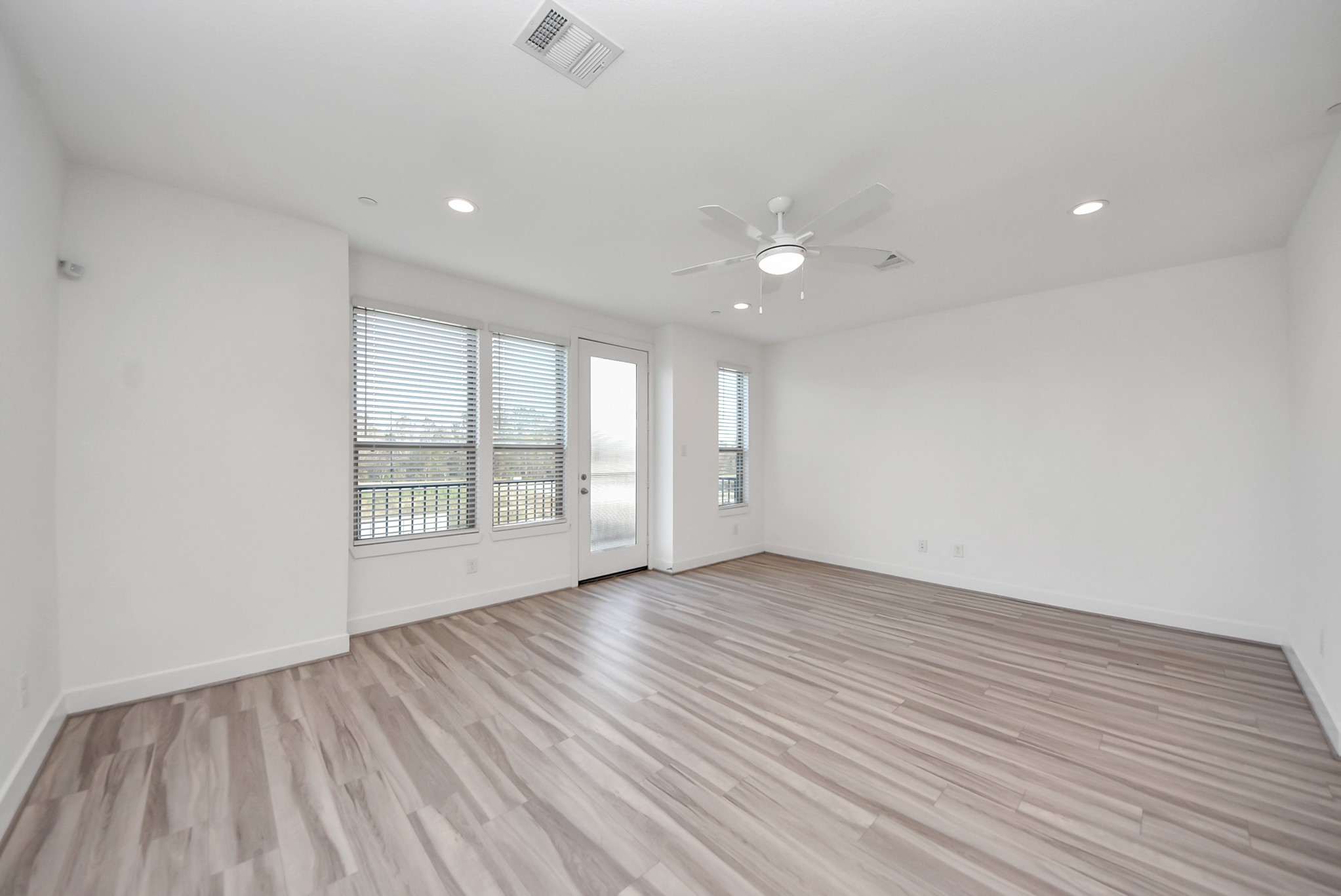 18716 Centro Main Street B Property Photo 17