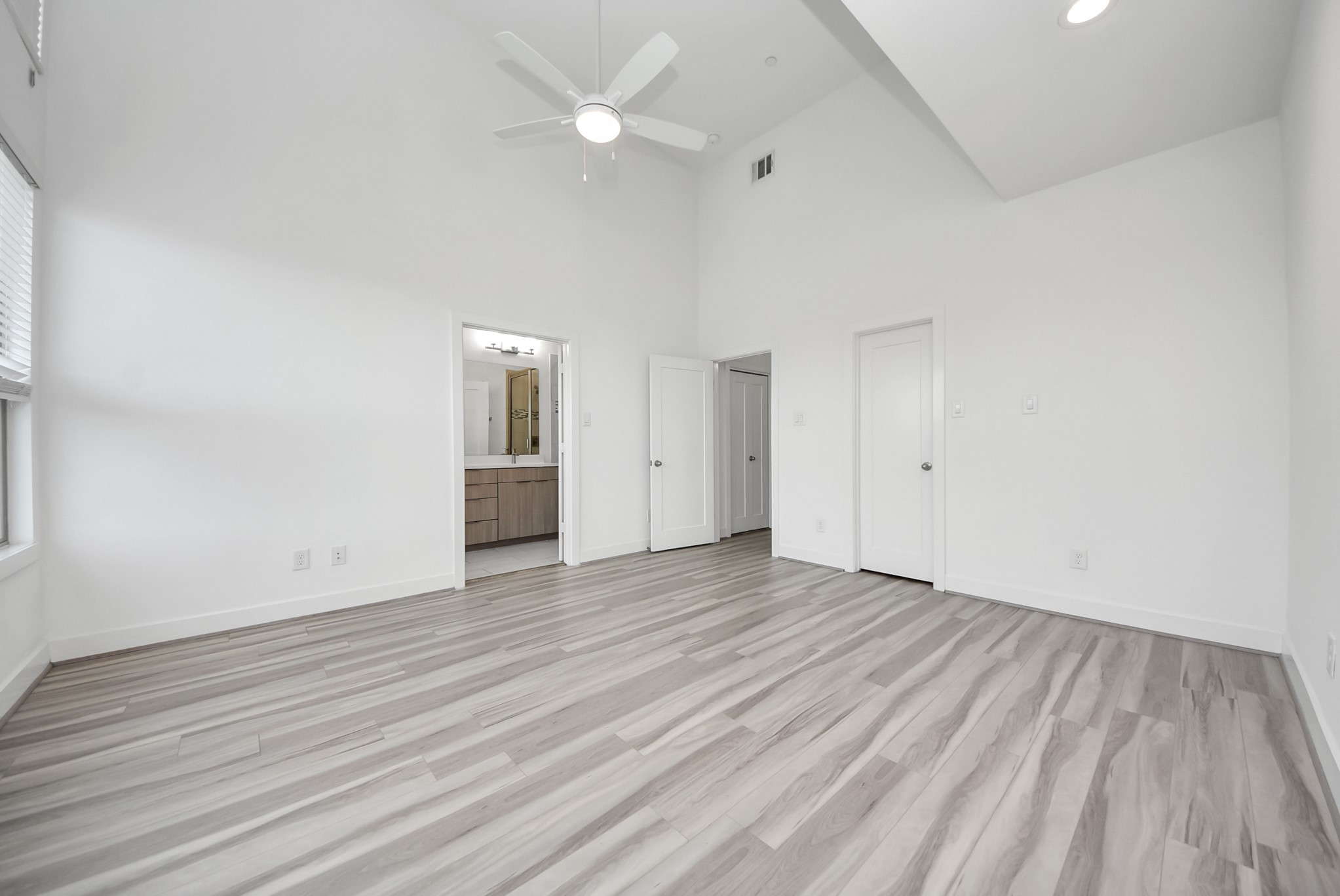 18716 Centro Main Street B Property Photo 23