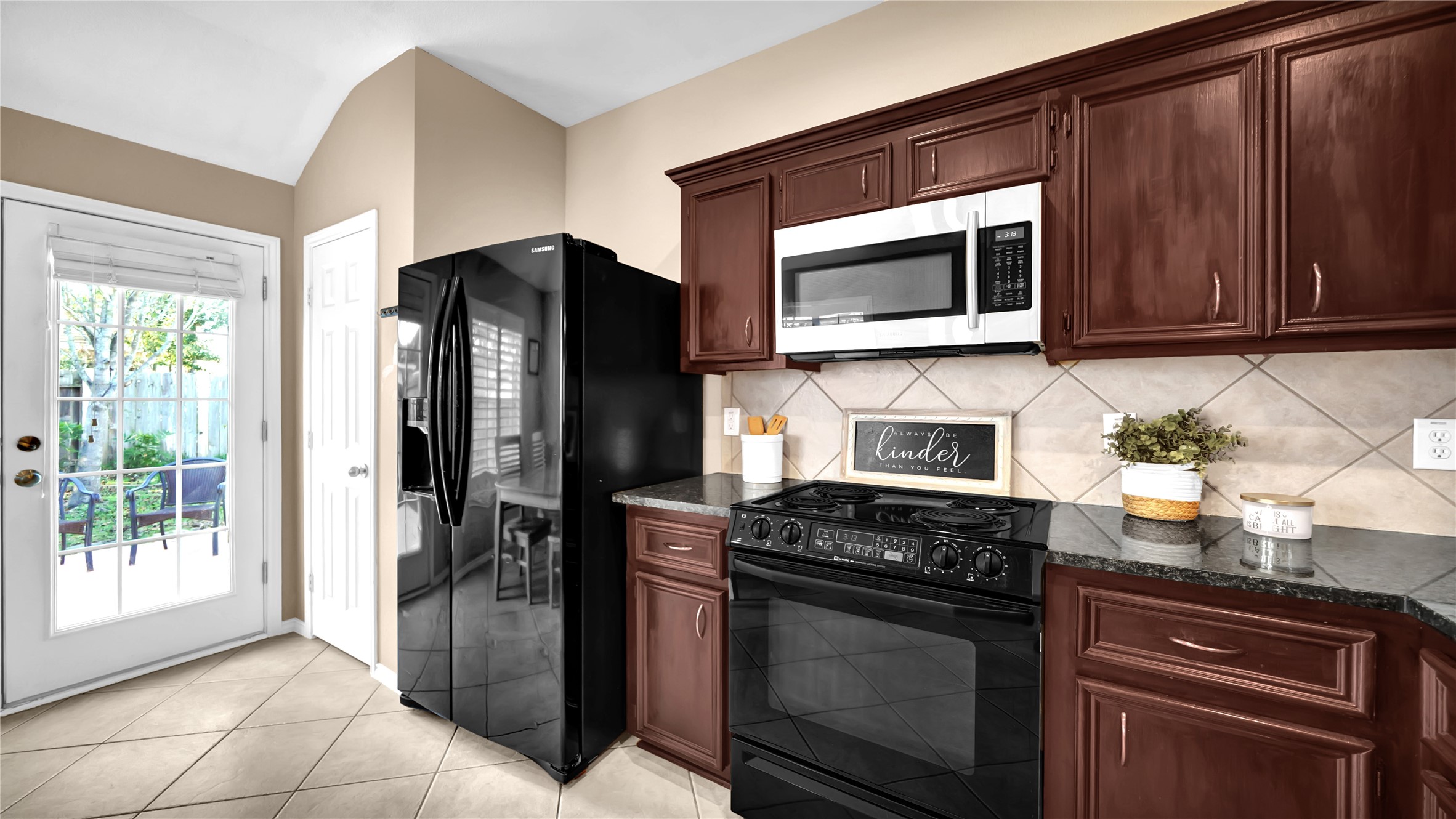 2411 Colonial Springs Lane Property Photo 4