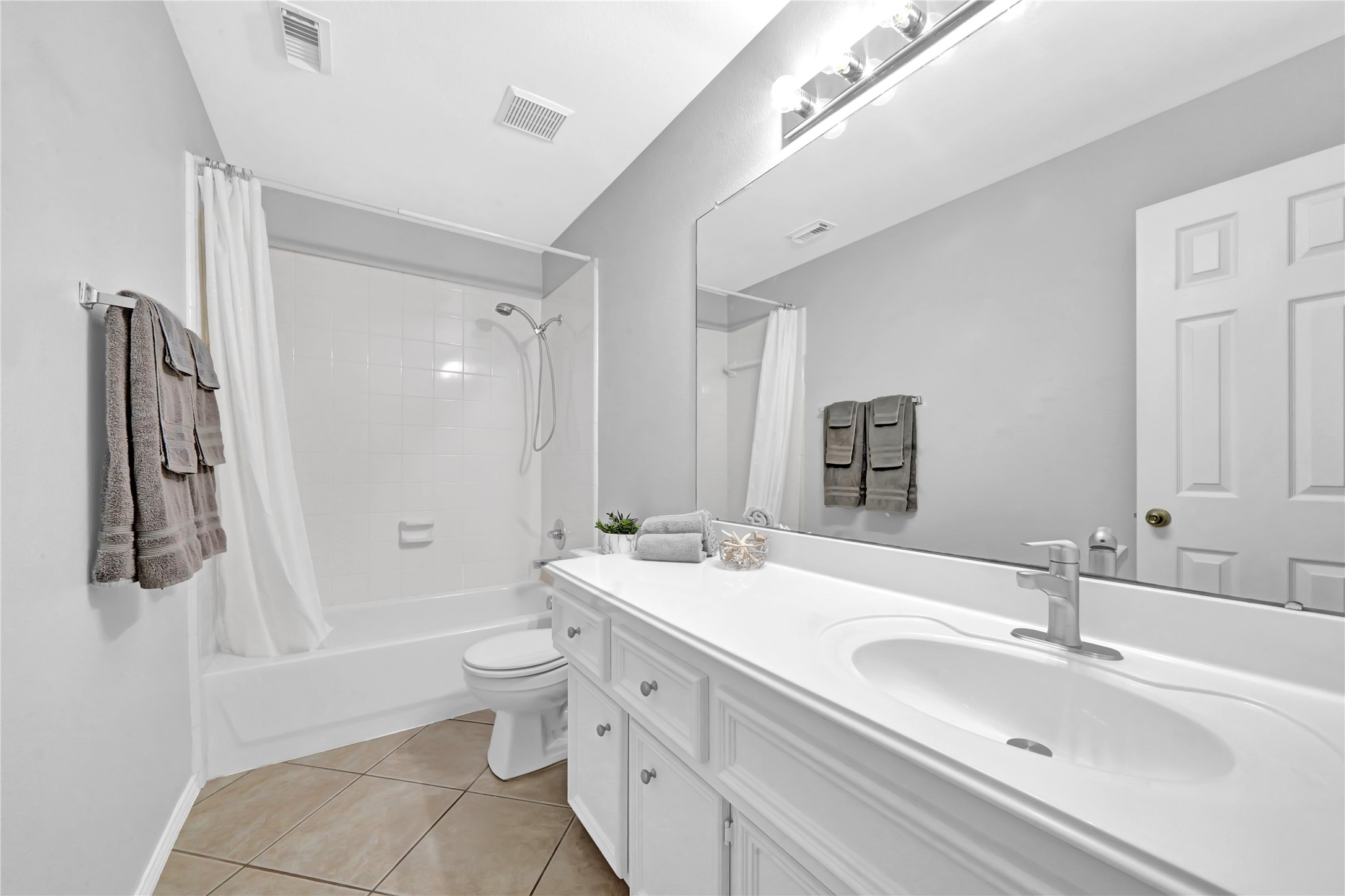2411 Colonial Springs Lane Property Photo 15