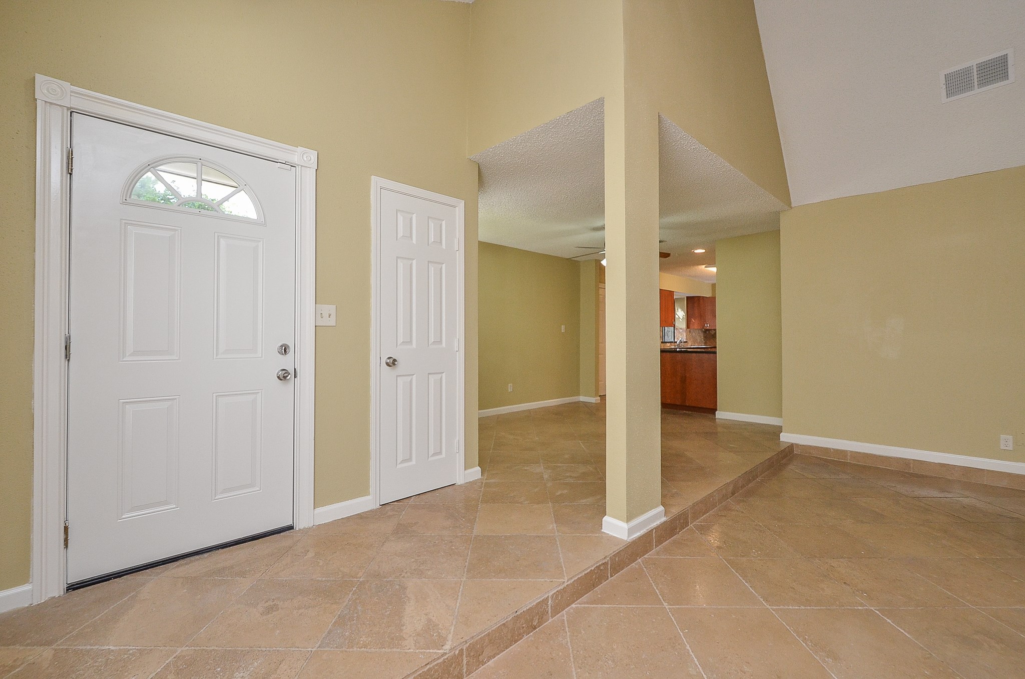 2019 Highland Hills Drive Property Photo 3