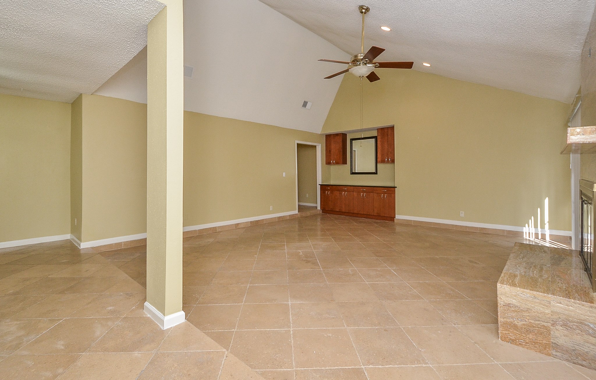 2019 Highland Hills Drive Property Photo 4
