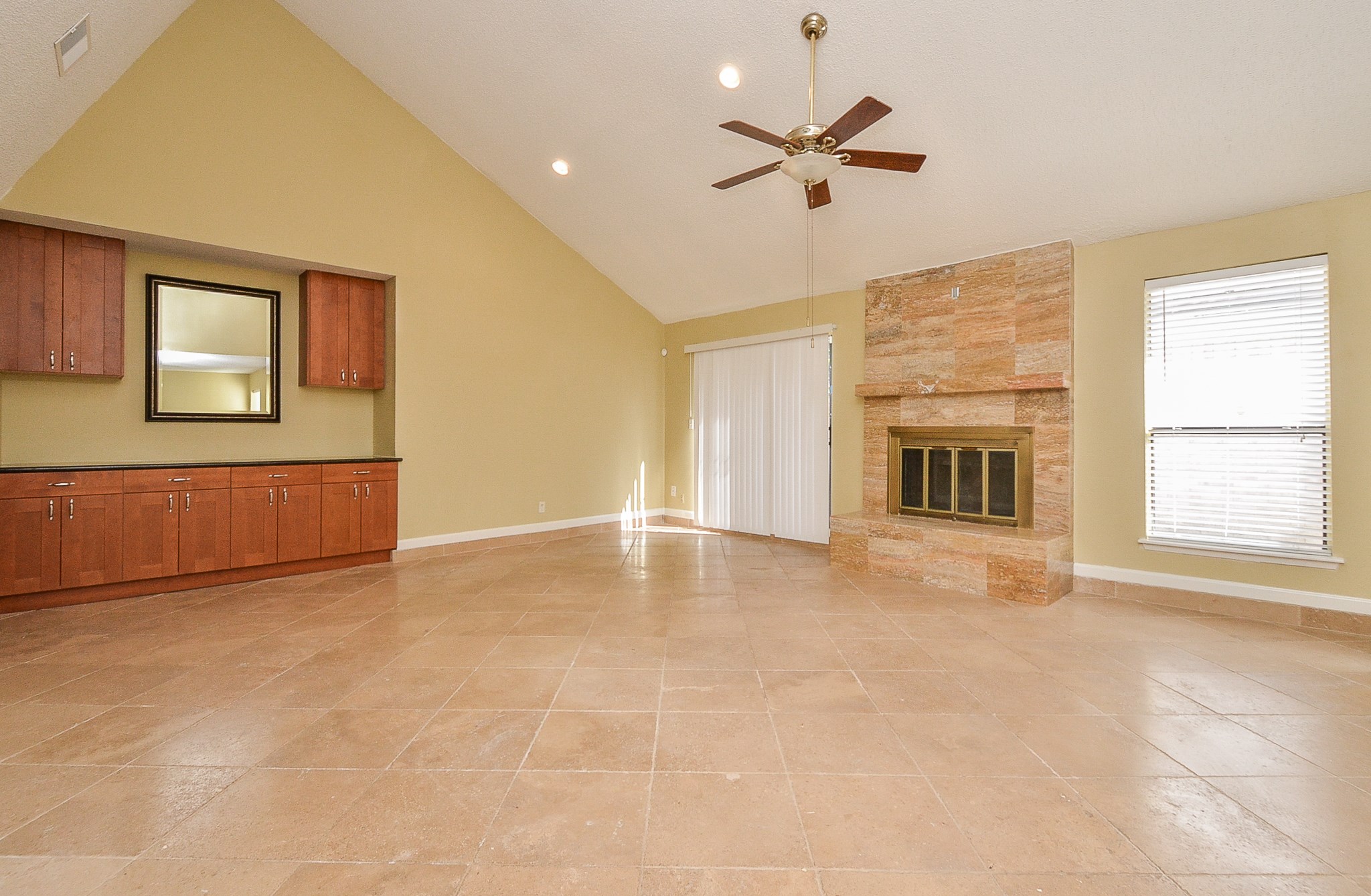 2019 Highland Hills Drive Property Photo 5