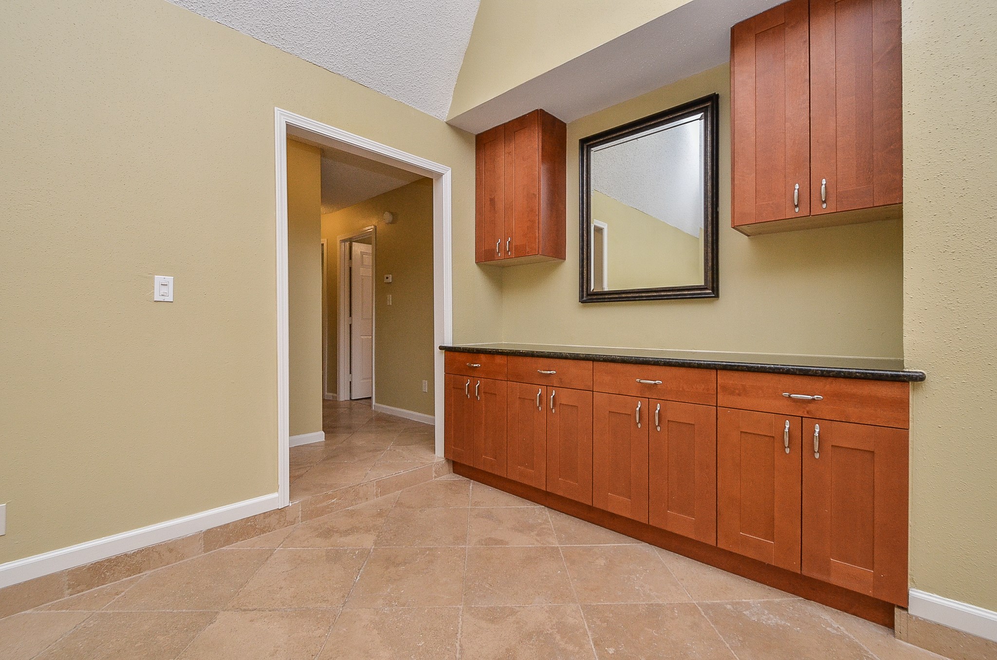 2019 Highland Hills Drive Property Photo 6