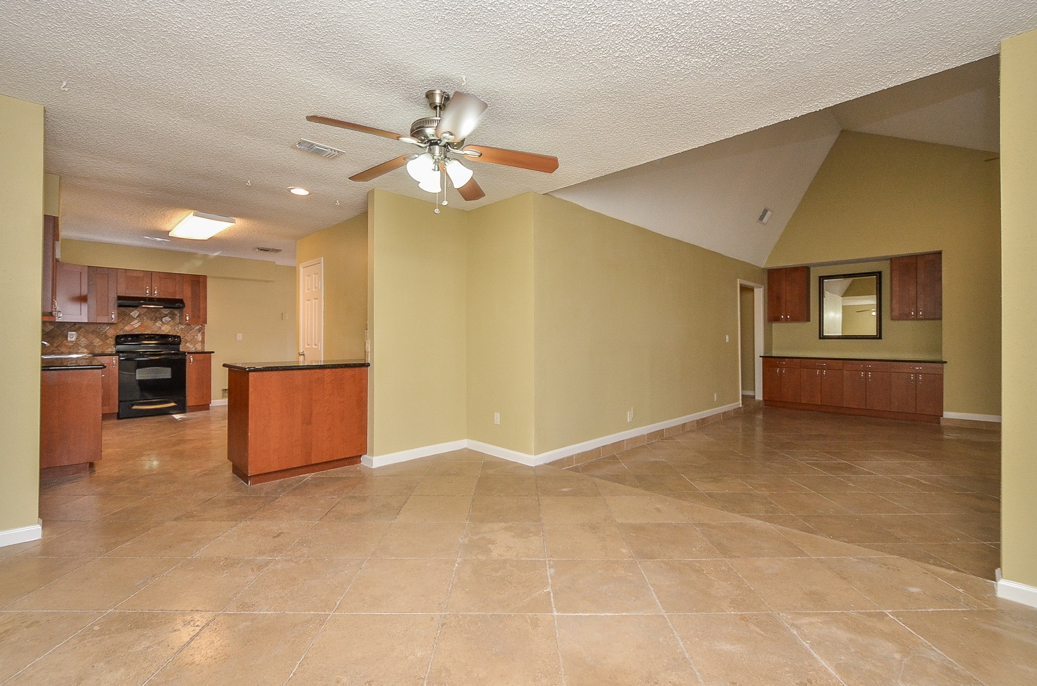 2019 Highland Hills Drive Property Photo 8