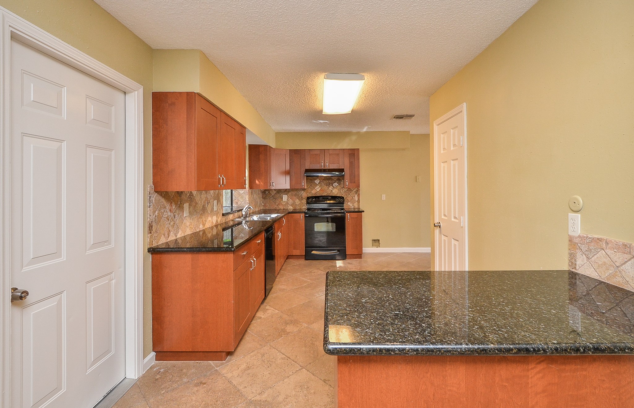 2019 Highland Hills Drive Property Photo 9