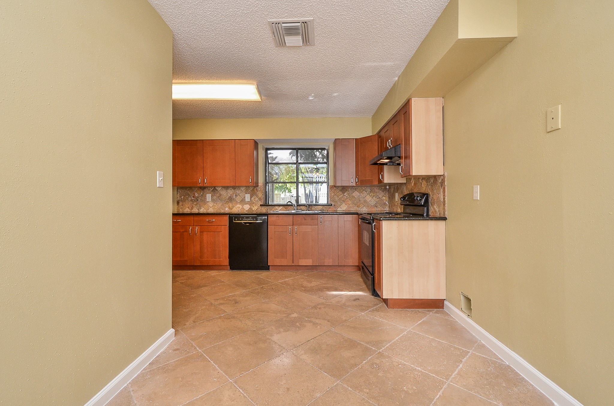 2019 Highland Hills Drive Property Photo 14