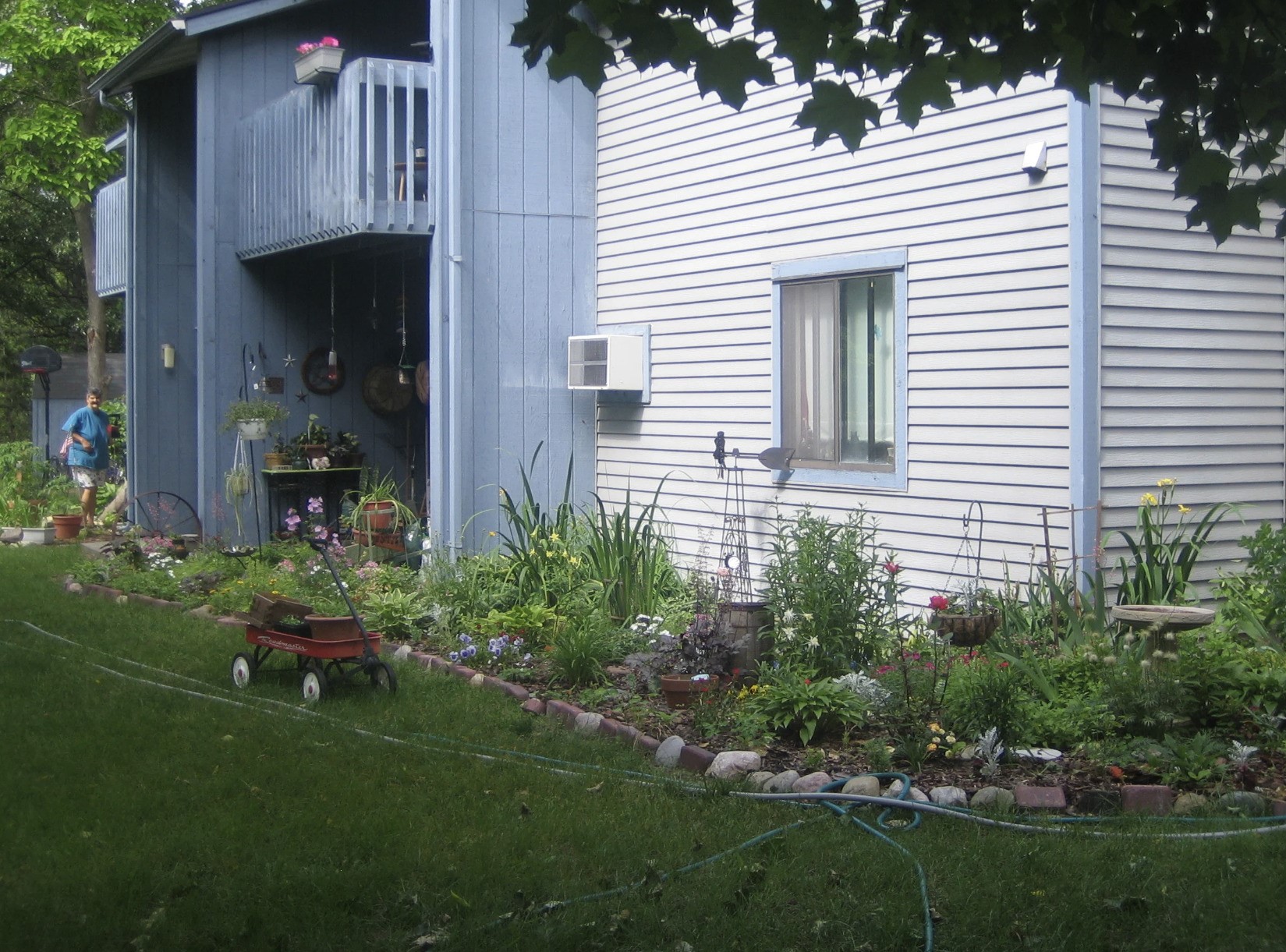 305 Walnut St Property Photo 2