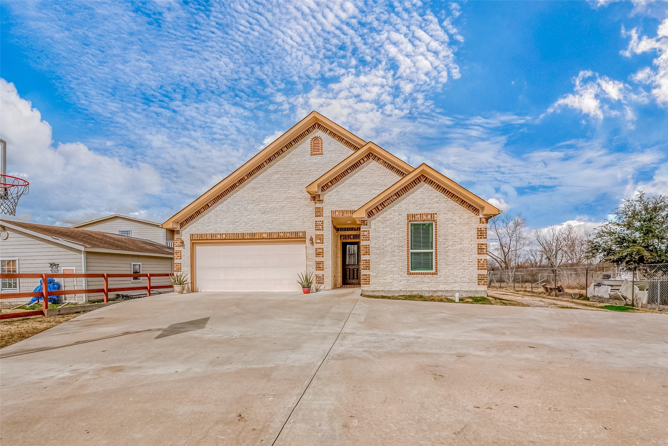 709 Coen Road Property Photo 1