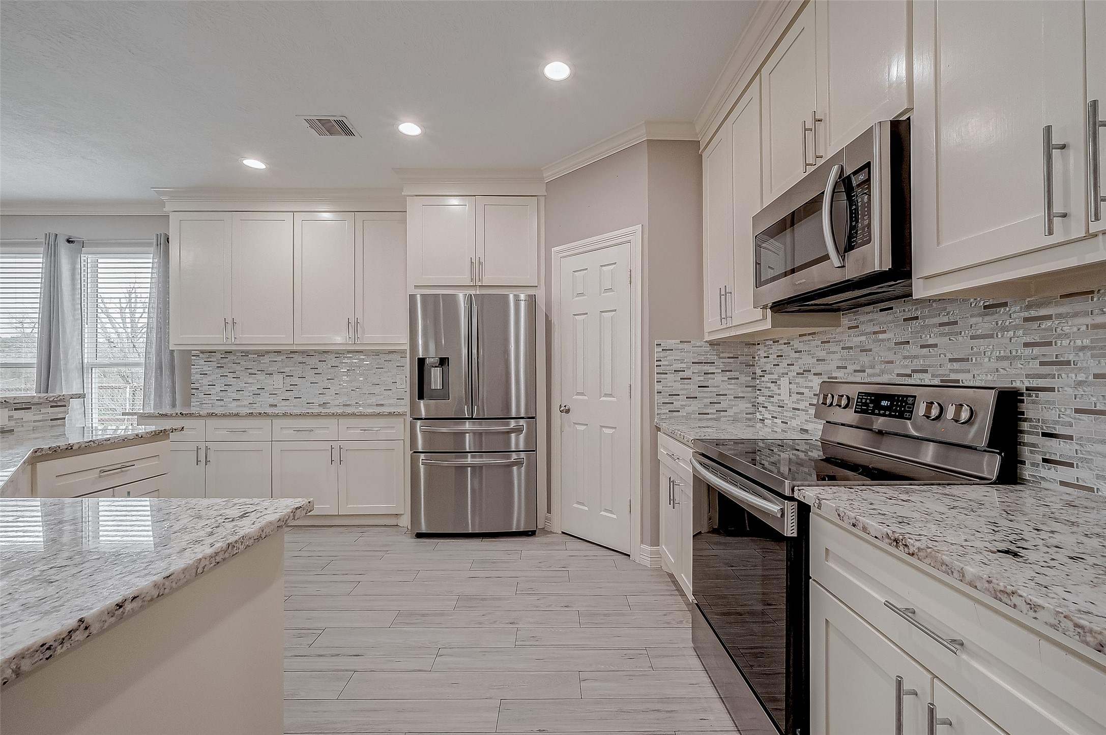 709 Coen Road Property Photo 17