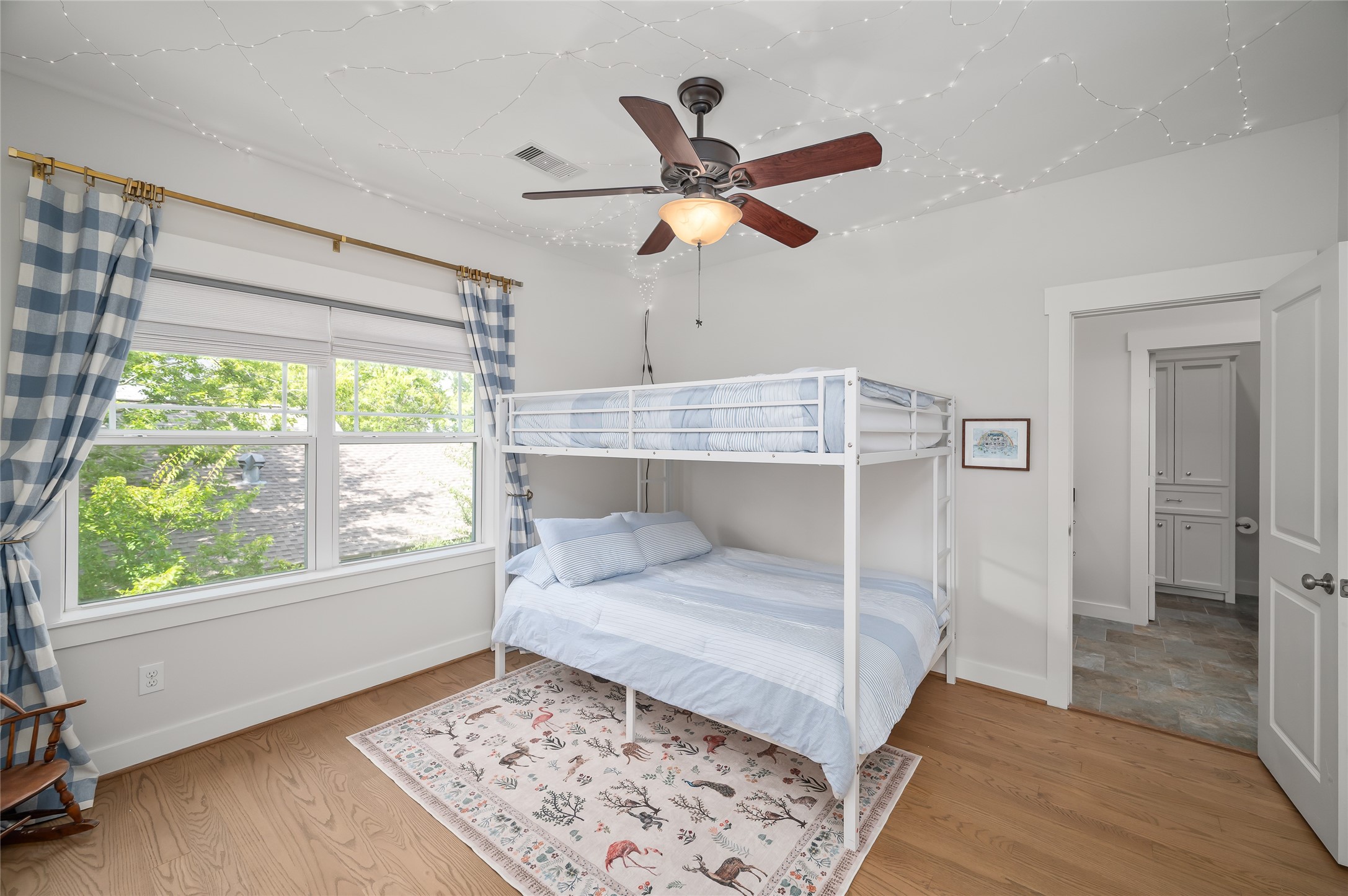 1002 W 41st Street Property Photo 23