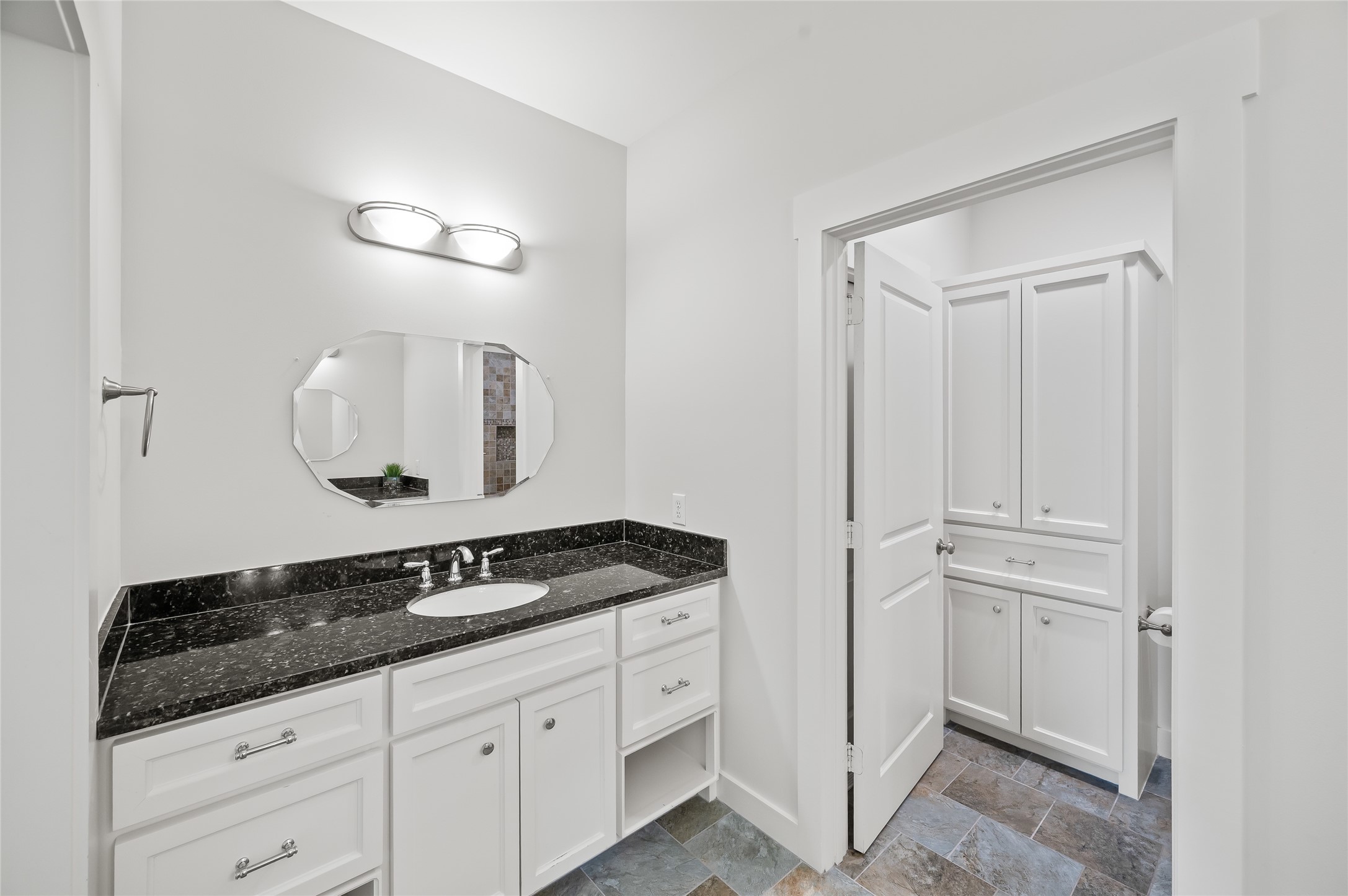 1002 W 41st Street Property Photo 27