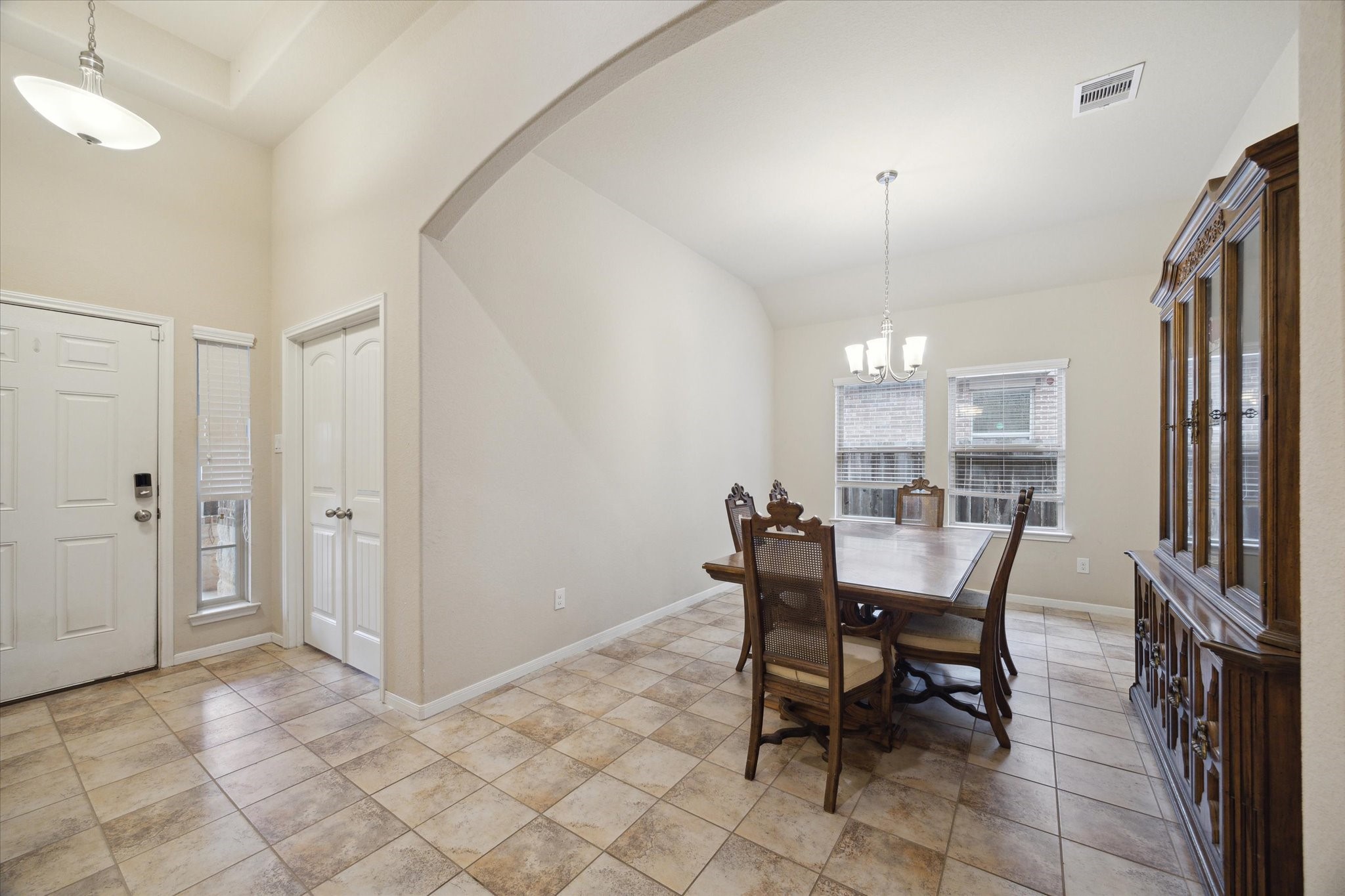 3707 Daintree Park Drive Property Photo 4