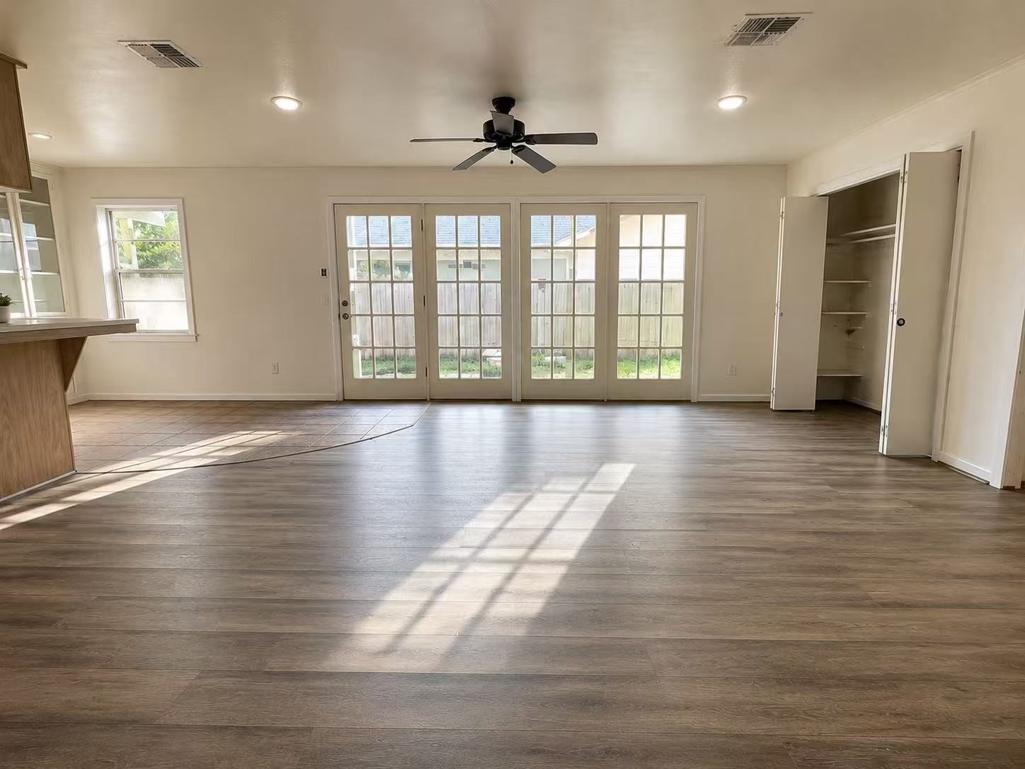 7006 Sharpview Drive Property Photo 4