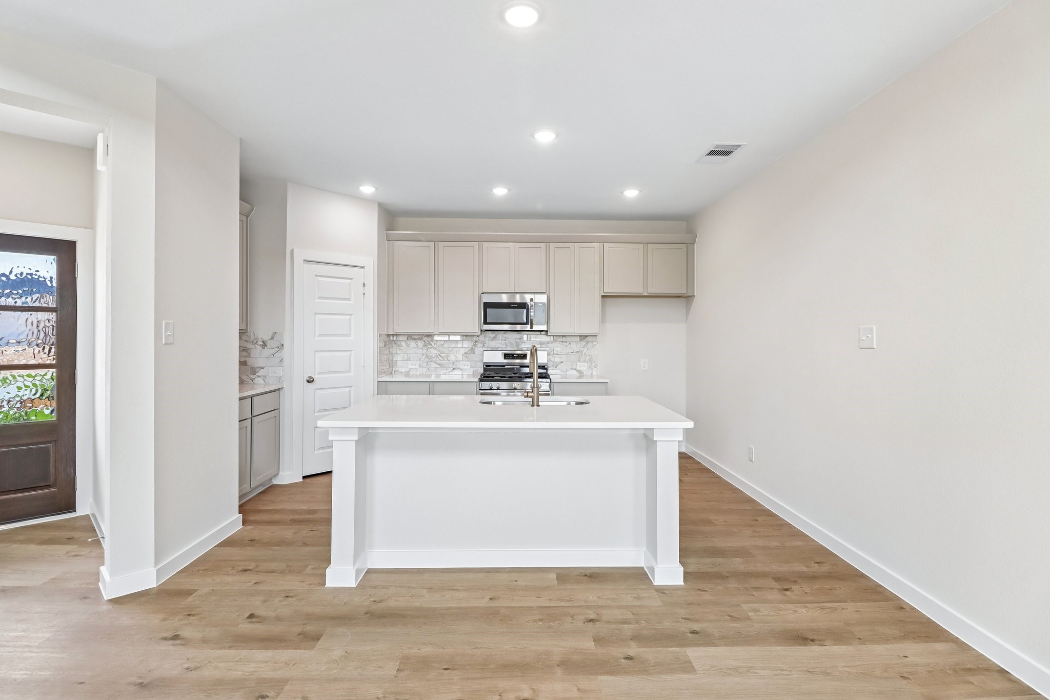 11924 Avian Avenue Property Photo 7
