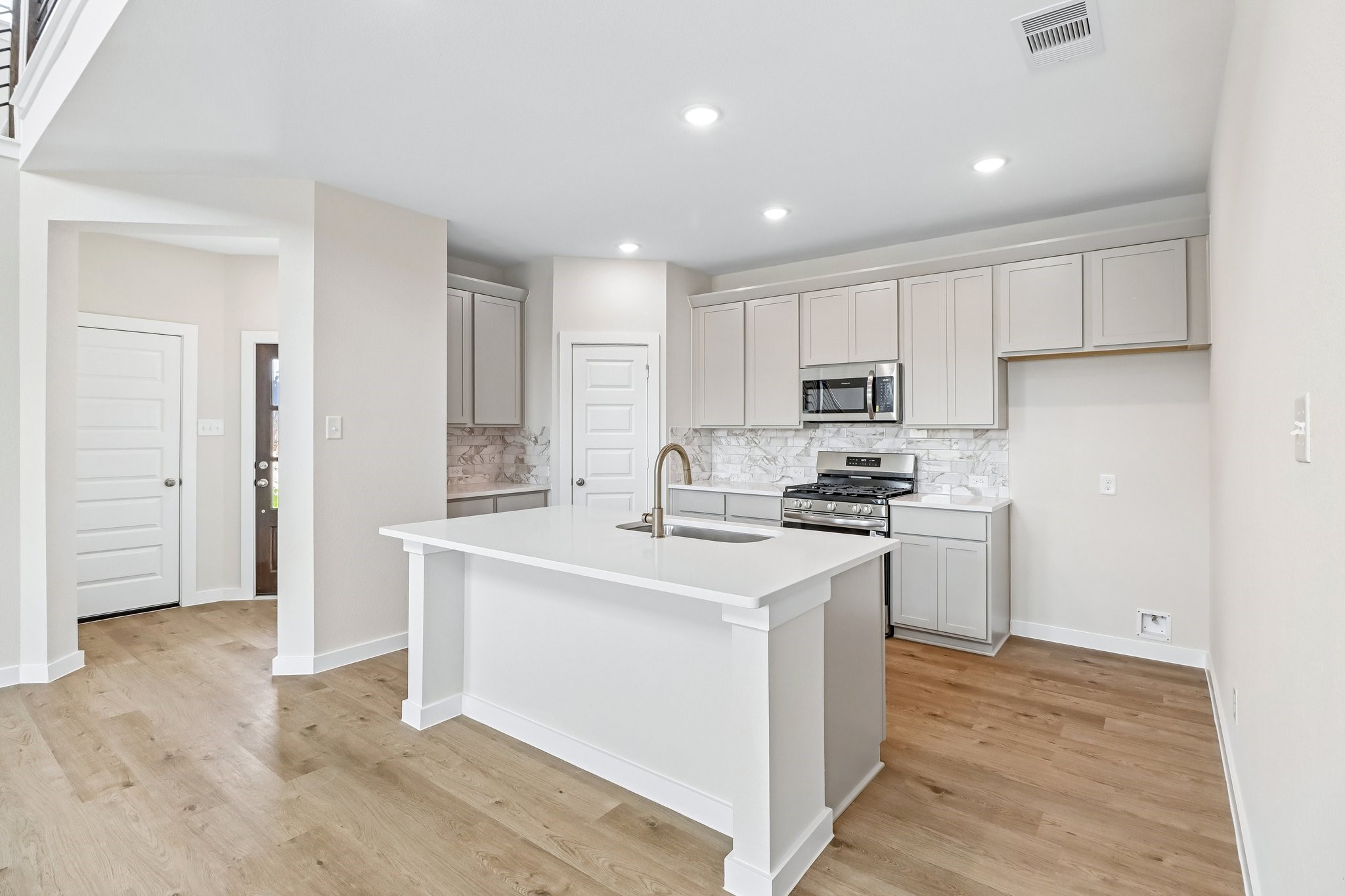 11924 Avian Avenue Property Photo 8