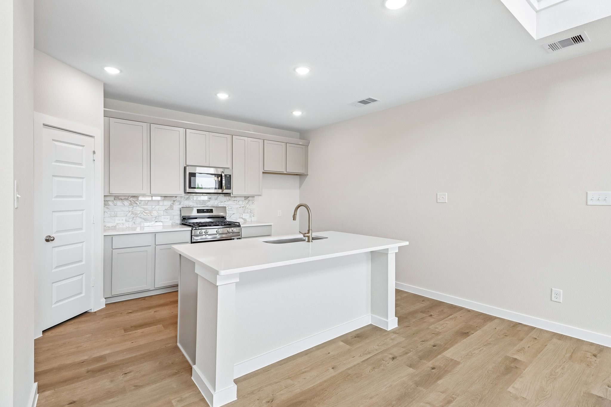 11924 Avian Avenue Property Photo 9