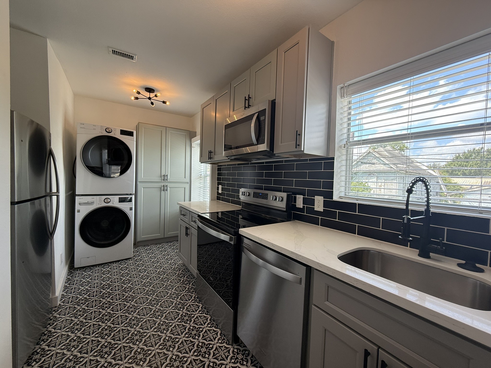 415 Fairview Avenue 8 Property Photo 1