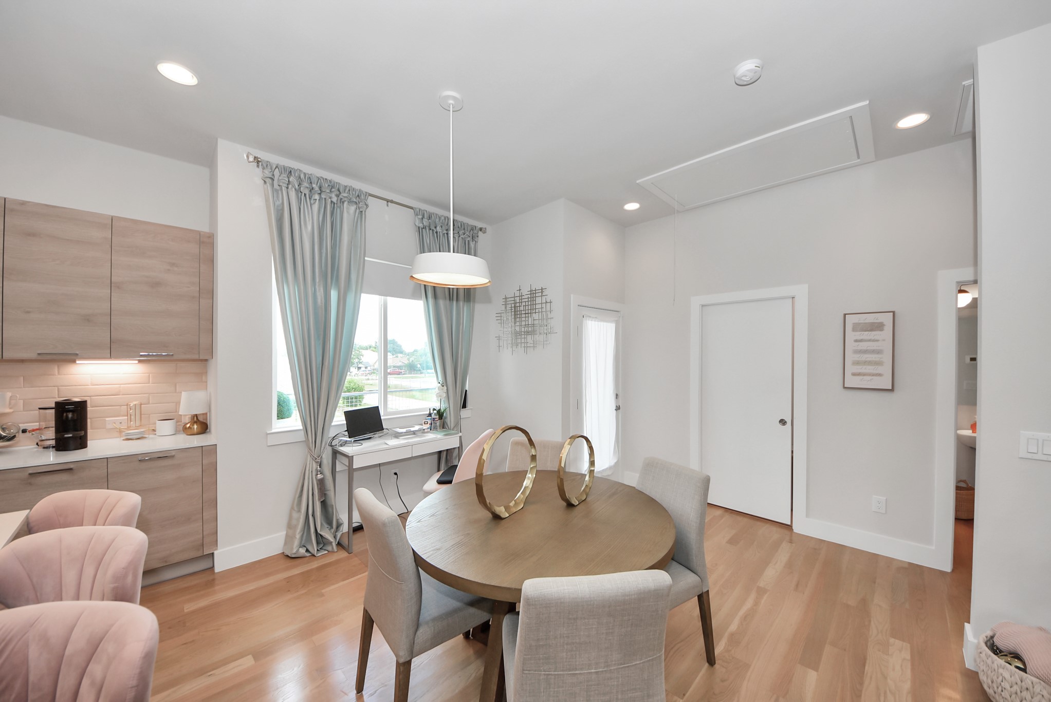 1903 Wipprecht Street Property Photo 6