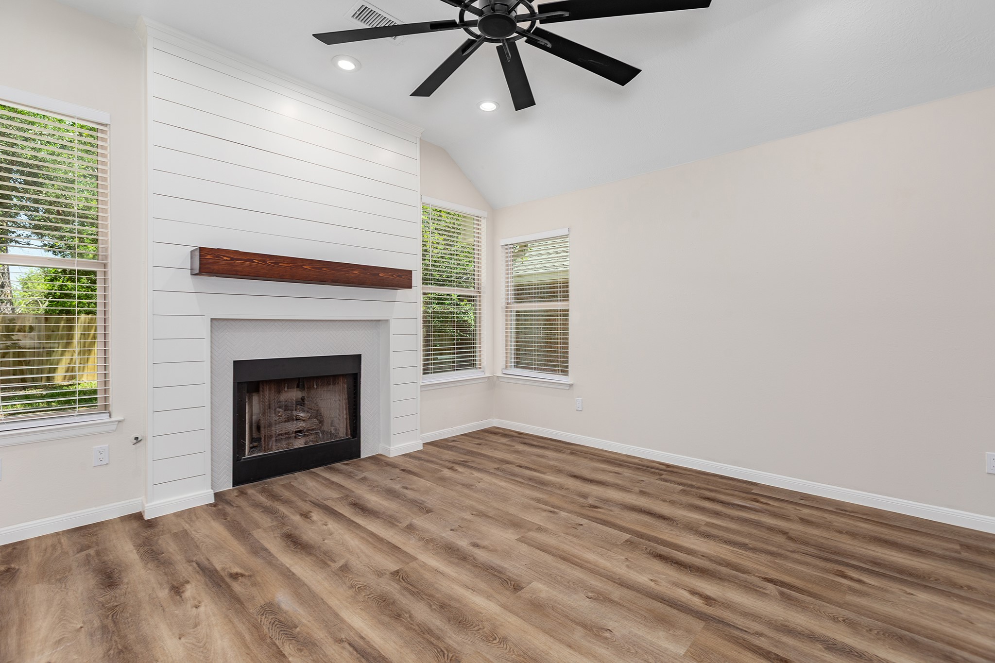 42 Camber Pine Place Property Photo 9
