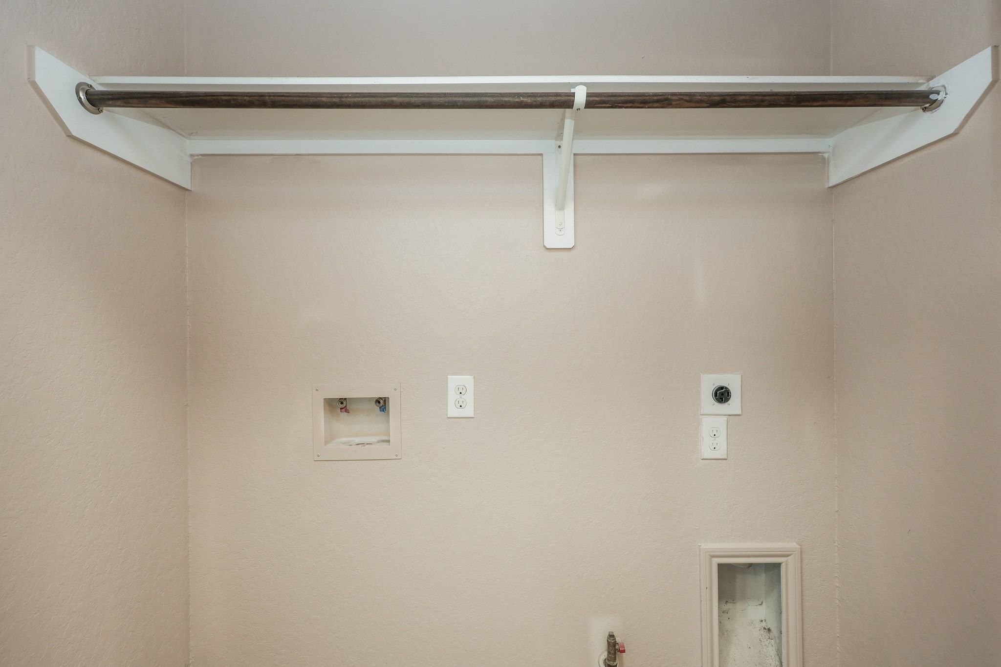 8115 Redbud Point Lane Property Photo 4