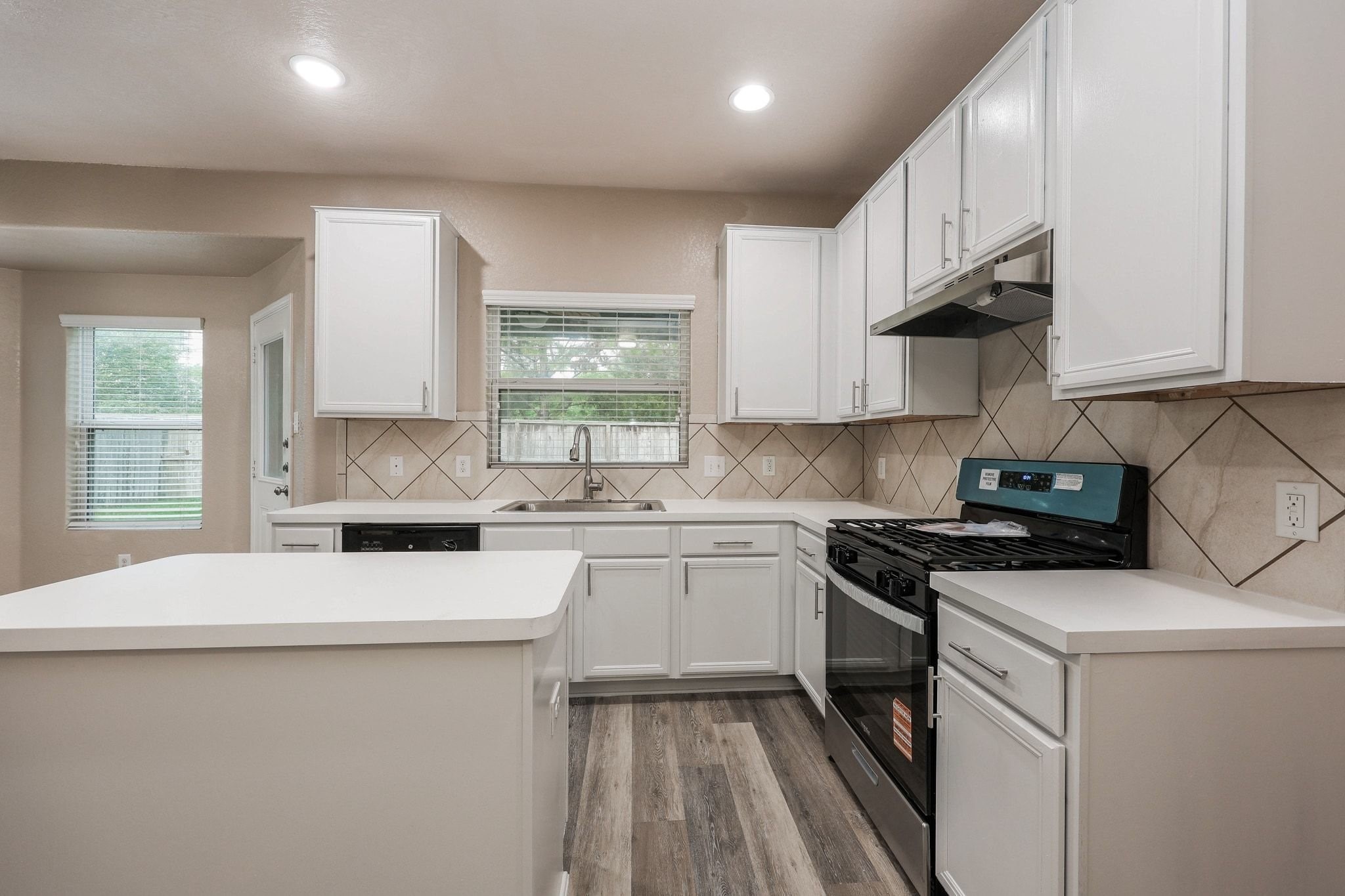 8115 Redbud Point Lane Property Photo 5