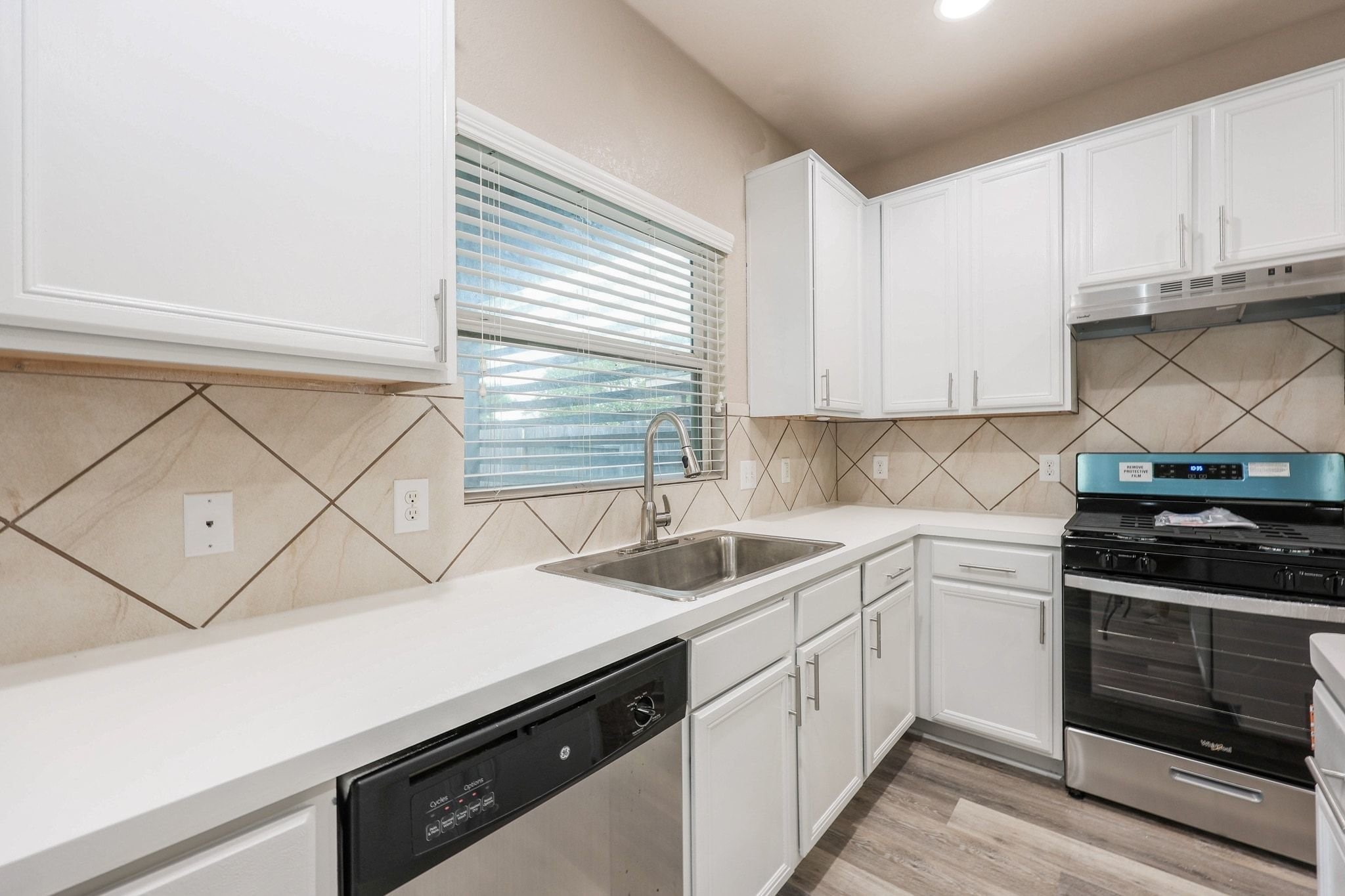 8115 Redbud Point Lane Property Photo 6