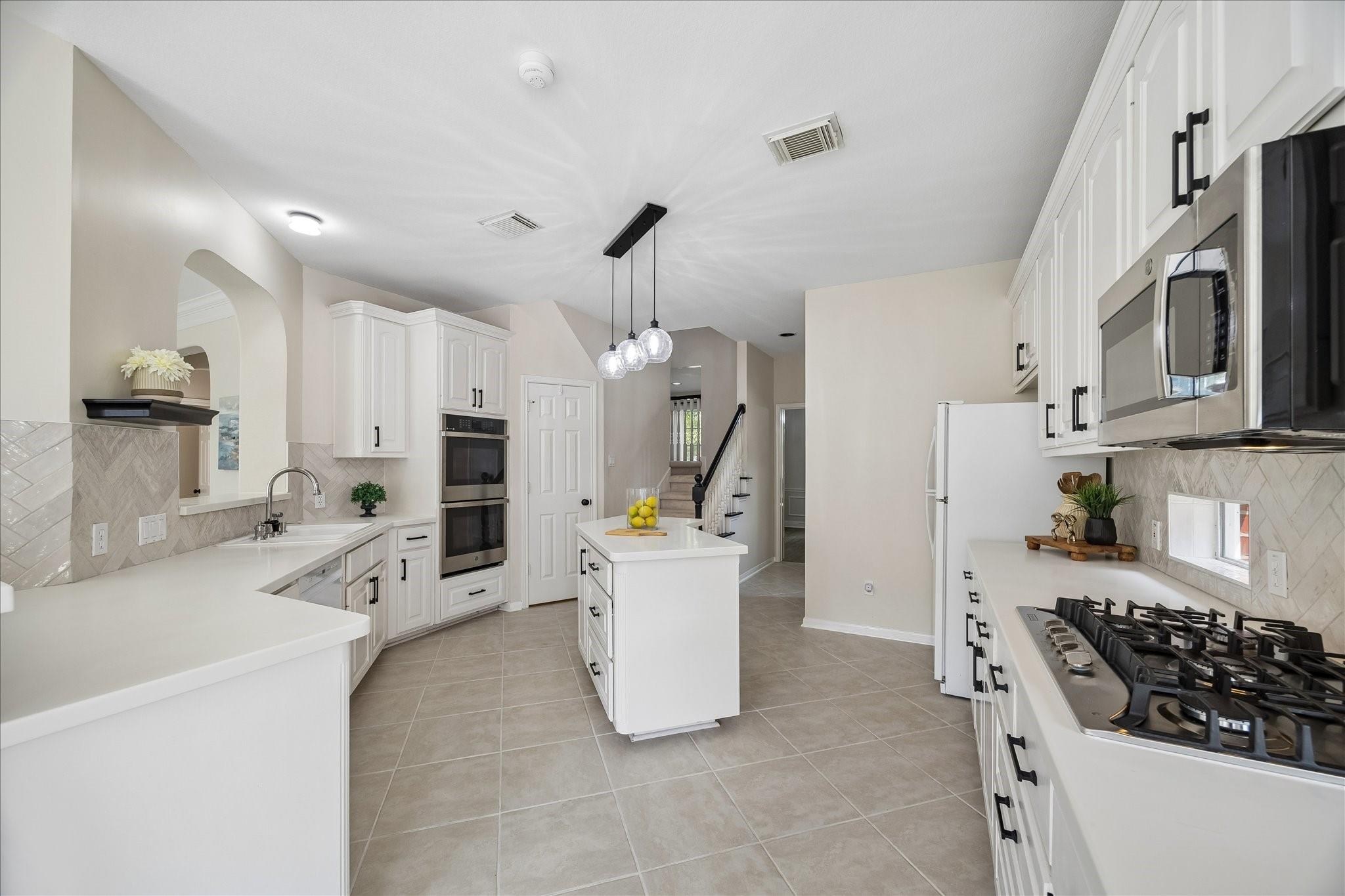 7503 Stone Arbor Drive Property Photo 3