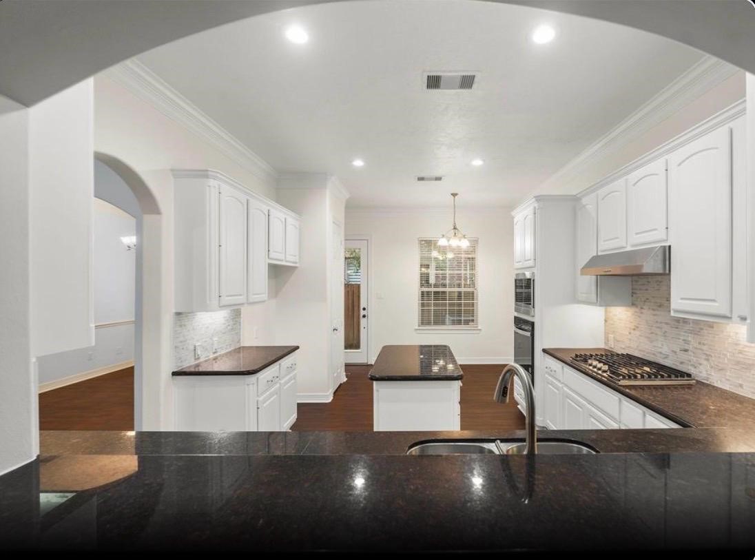 1518 Olive Park Property Photo 4