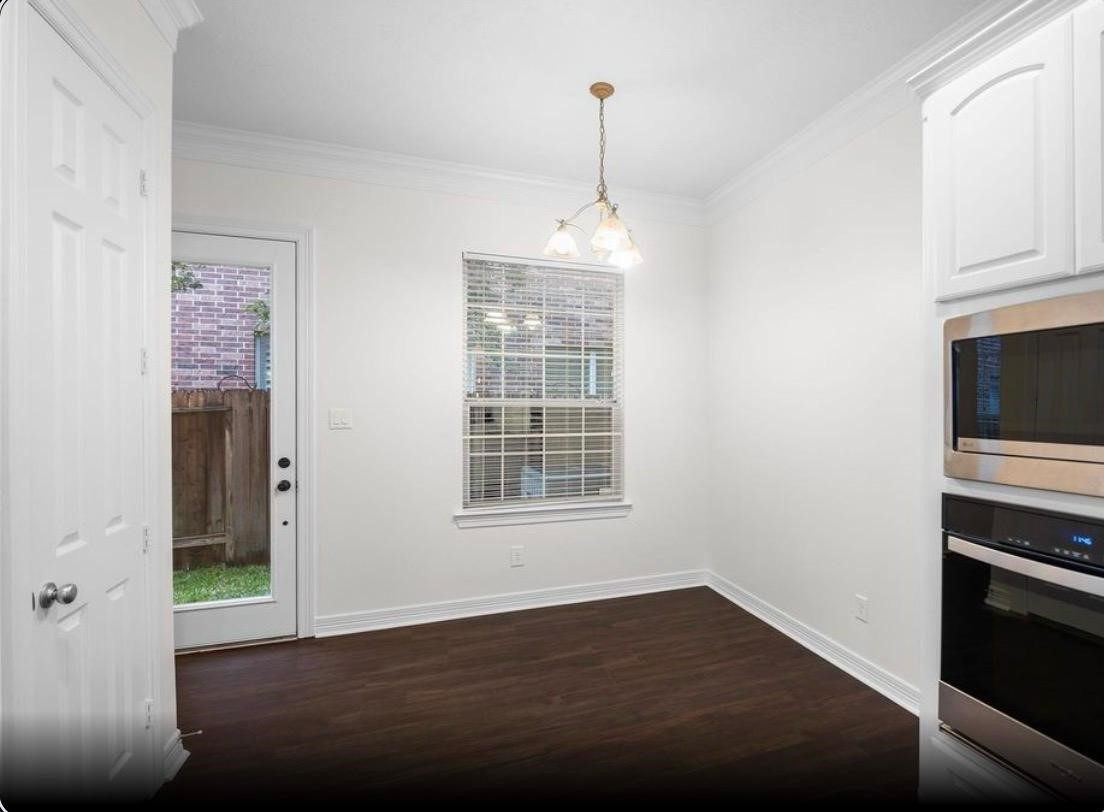 1518 Olive Park Property Photo 6