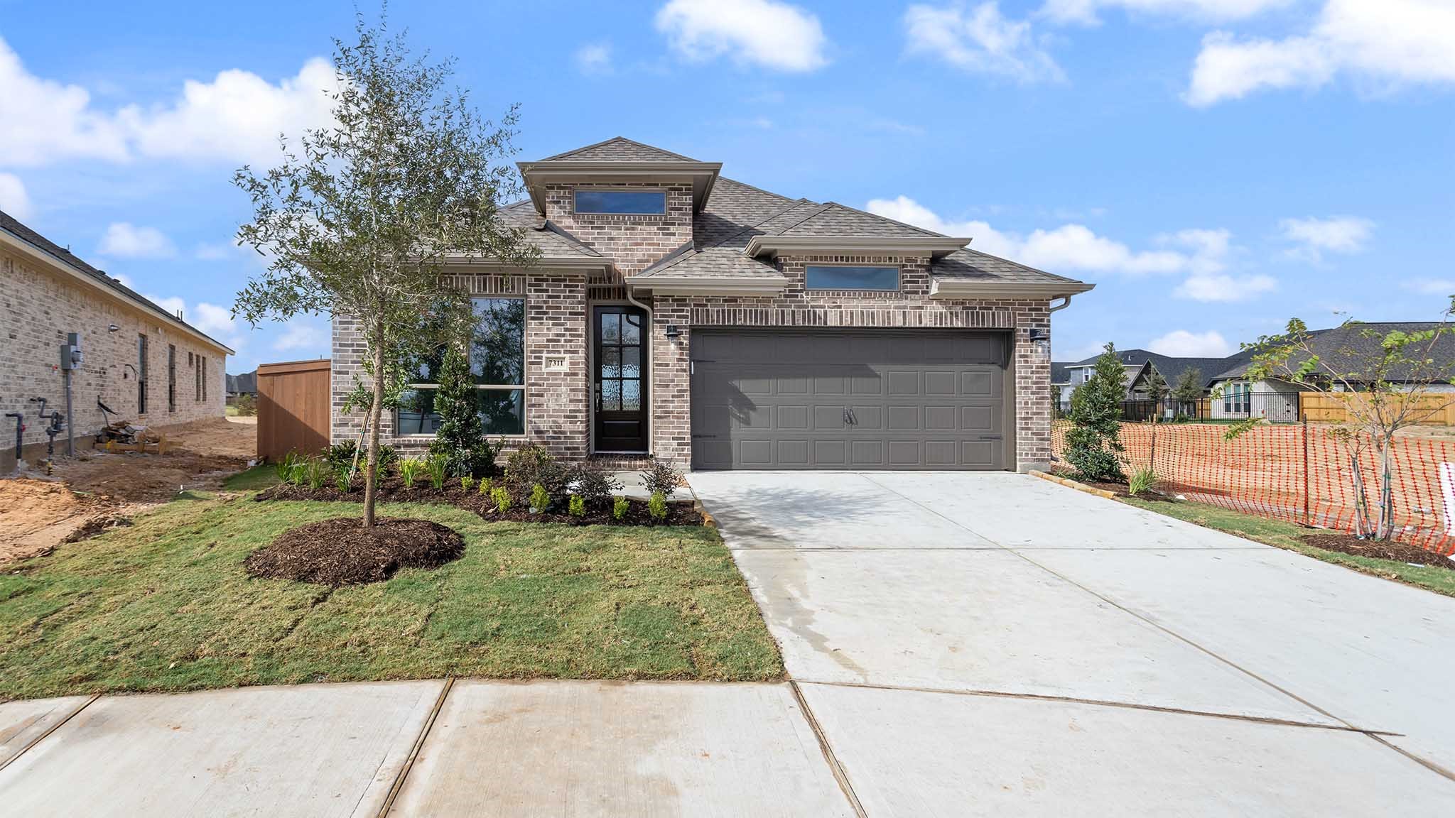 7311 Hemlock Crest Drive Property Photo 1
