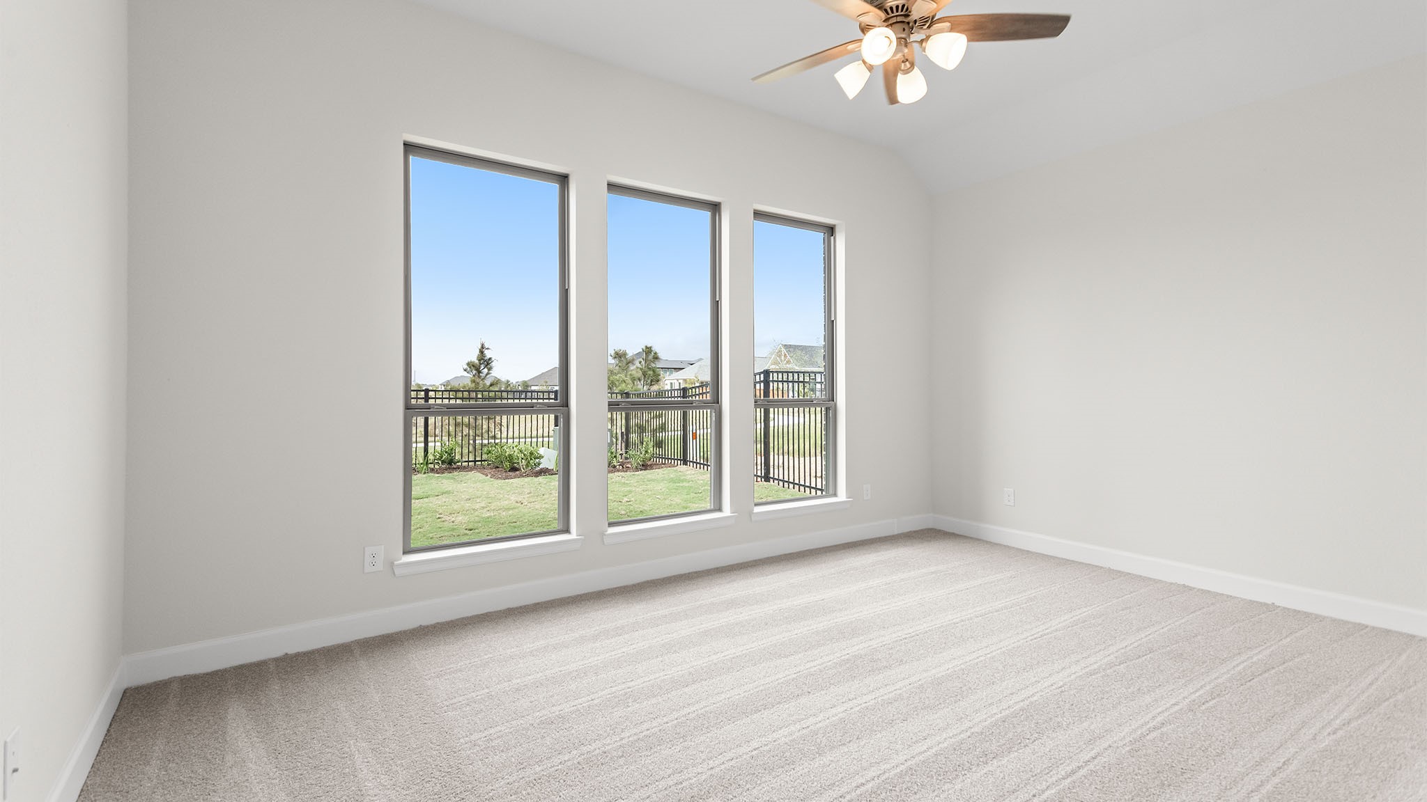 7311 Hemlock Crest Drive Property Photo 6