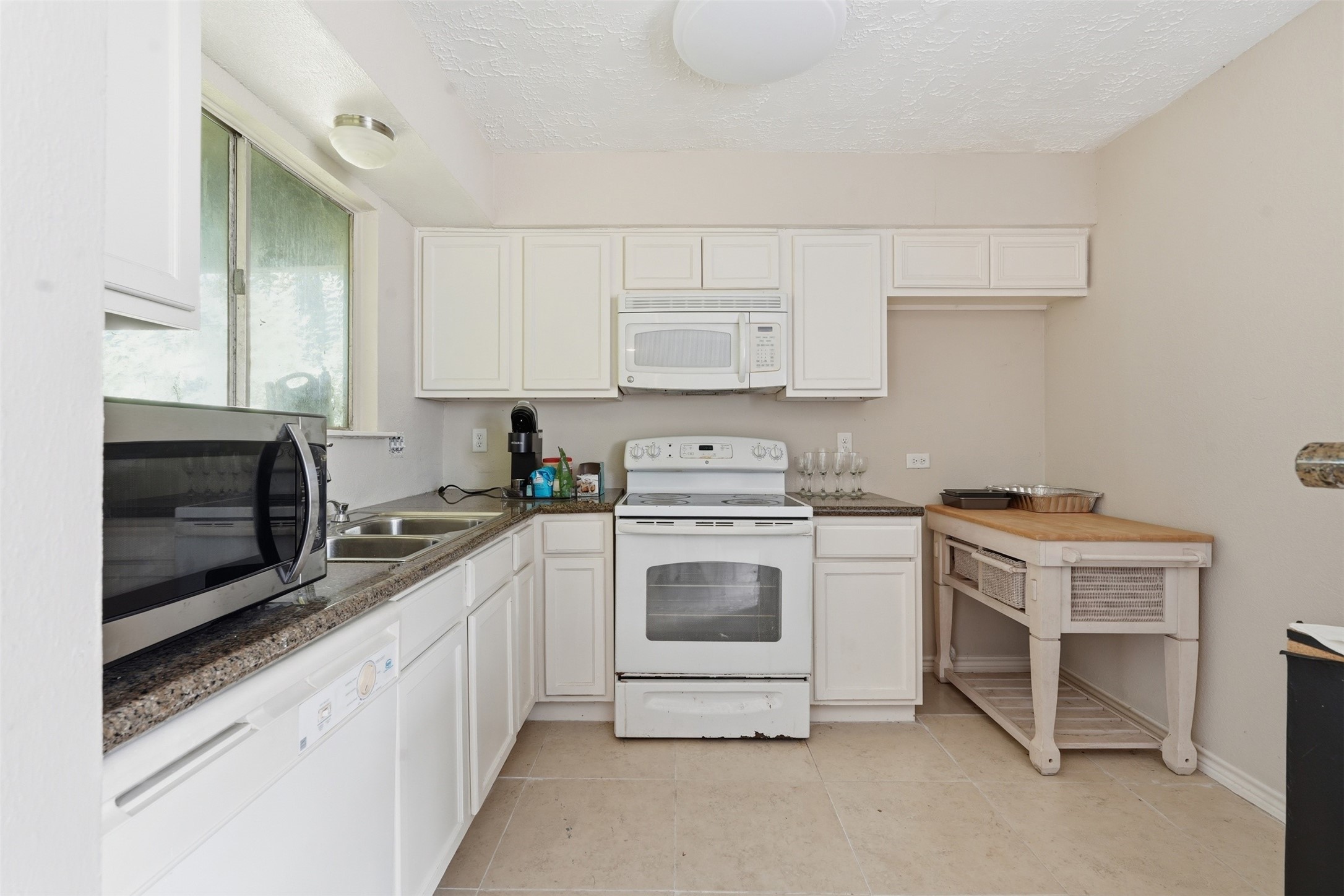 13811 Flagstone Drive Property Photo 10