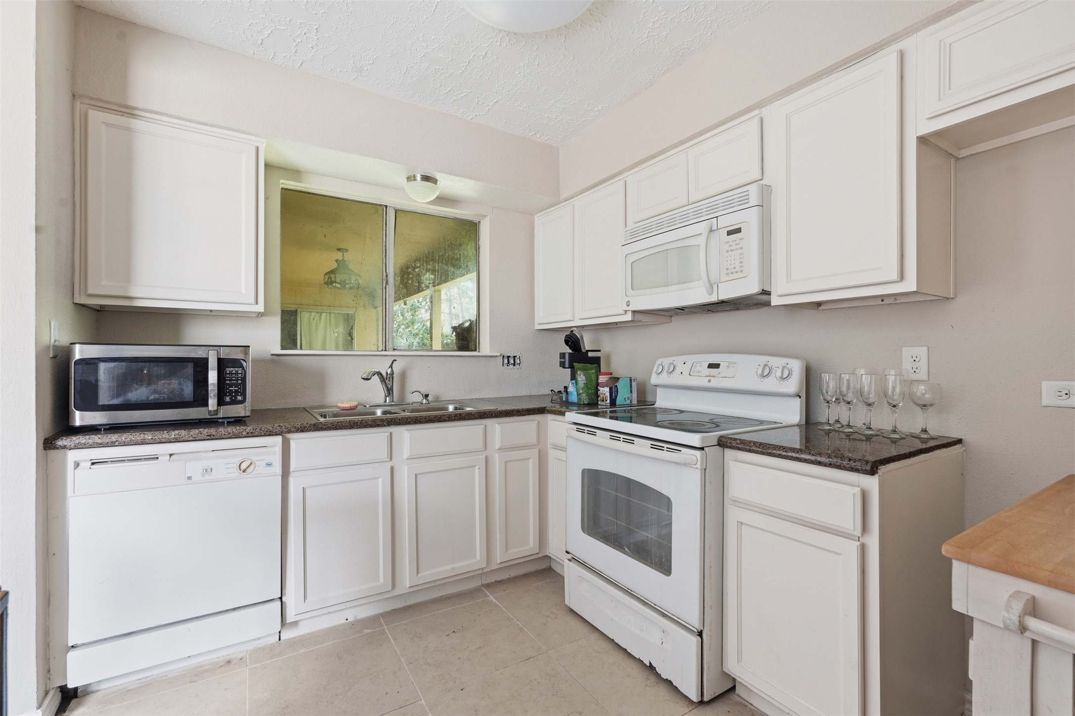13811 Flagstone Drive Property Photo 12