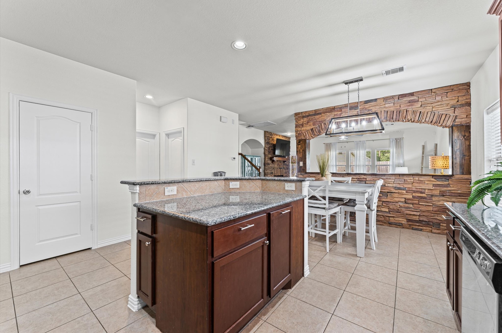24431 Redrock Falls Property Photo 8