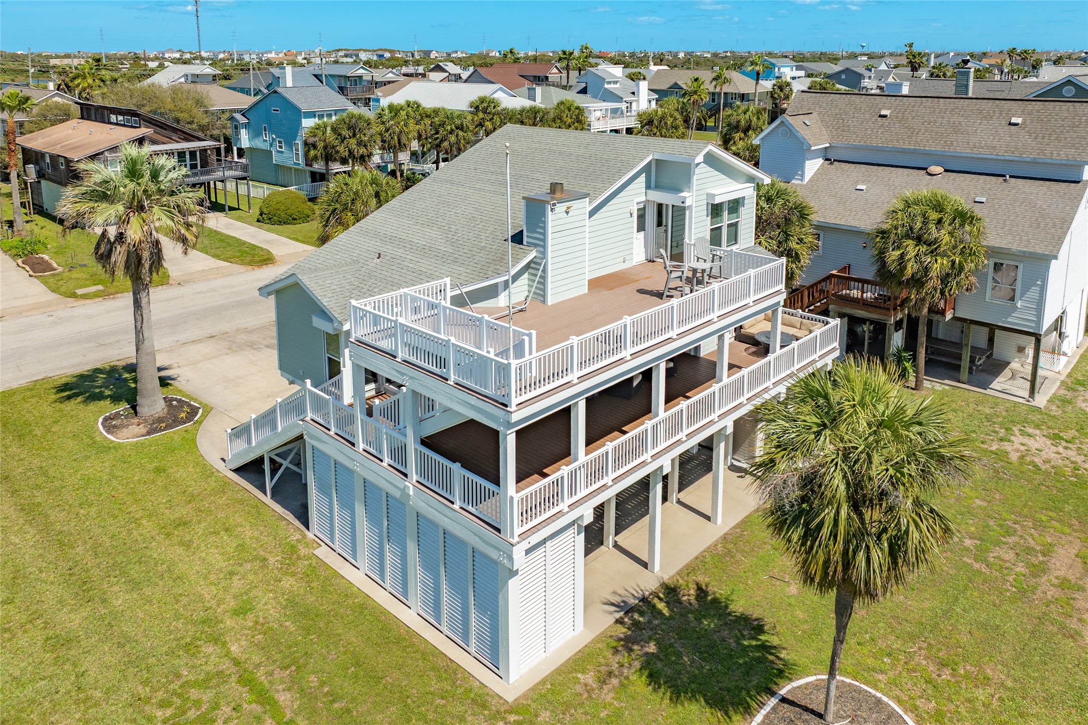 13827 Pirates Beach Boulevard Property Photo 2