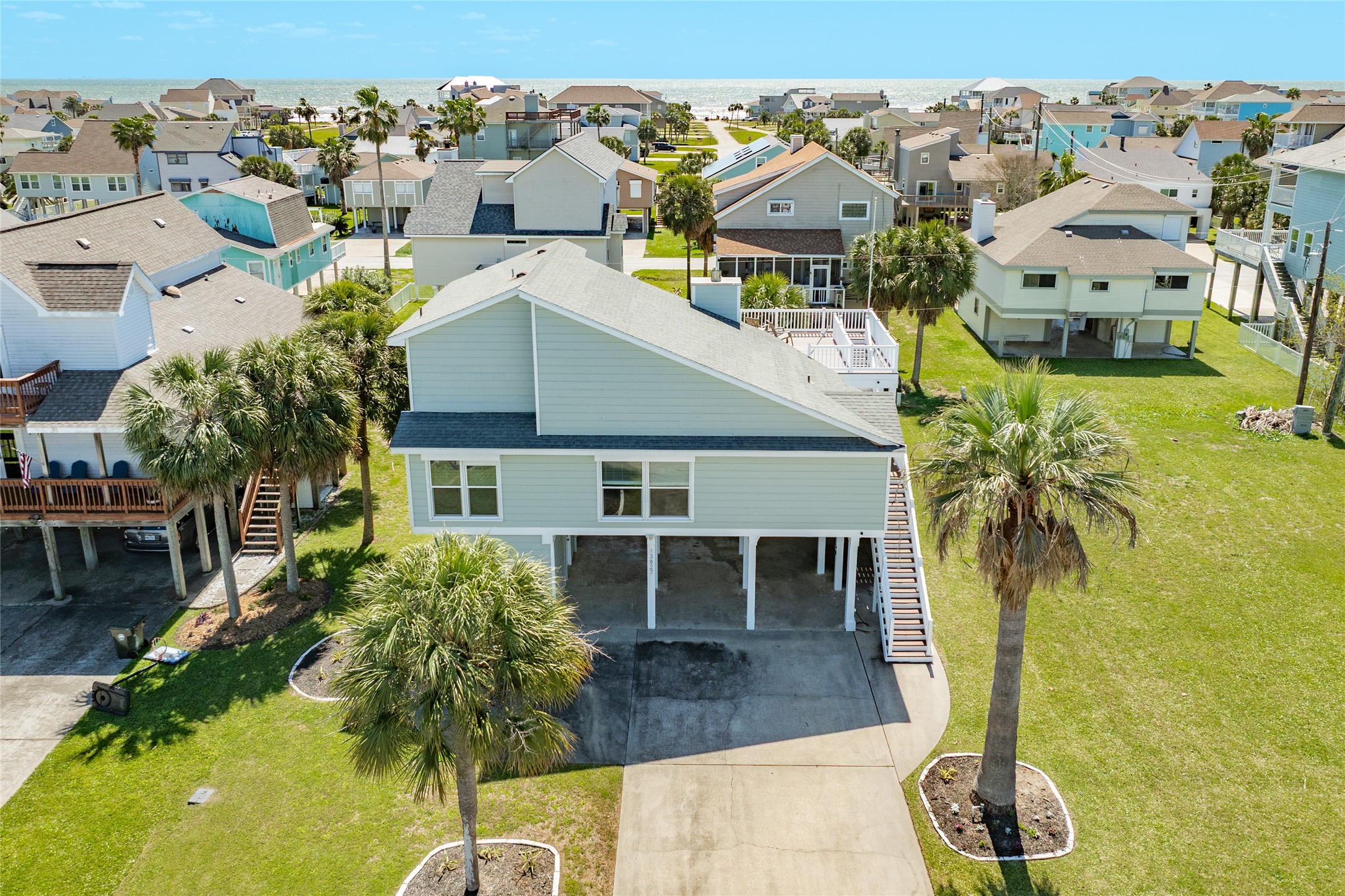 13827 Pirates Beach Boulevard Property Photo 3