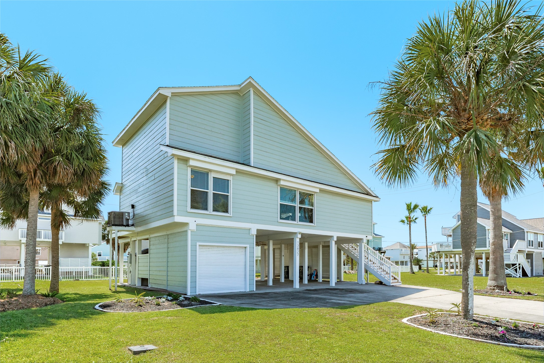 13827 Pirates Beach Boulevard Property Photo 7