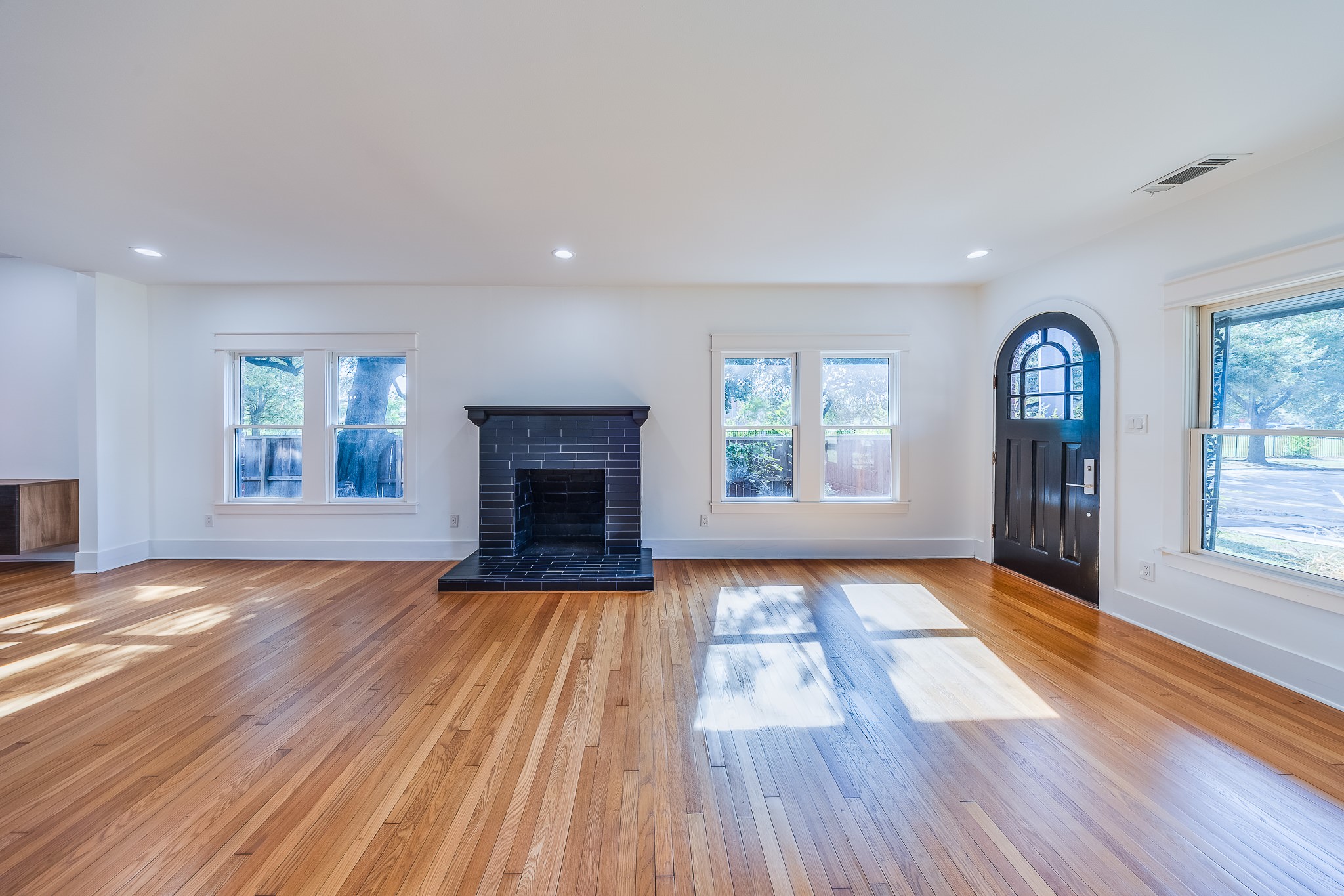 1900 Hawthorne Street Property Photo 5