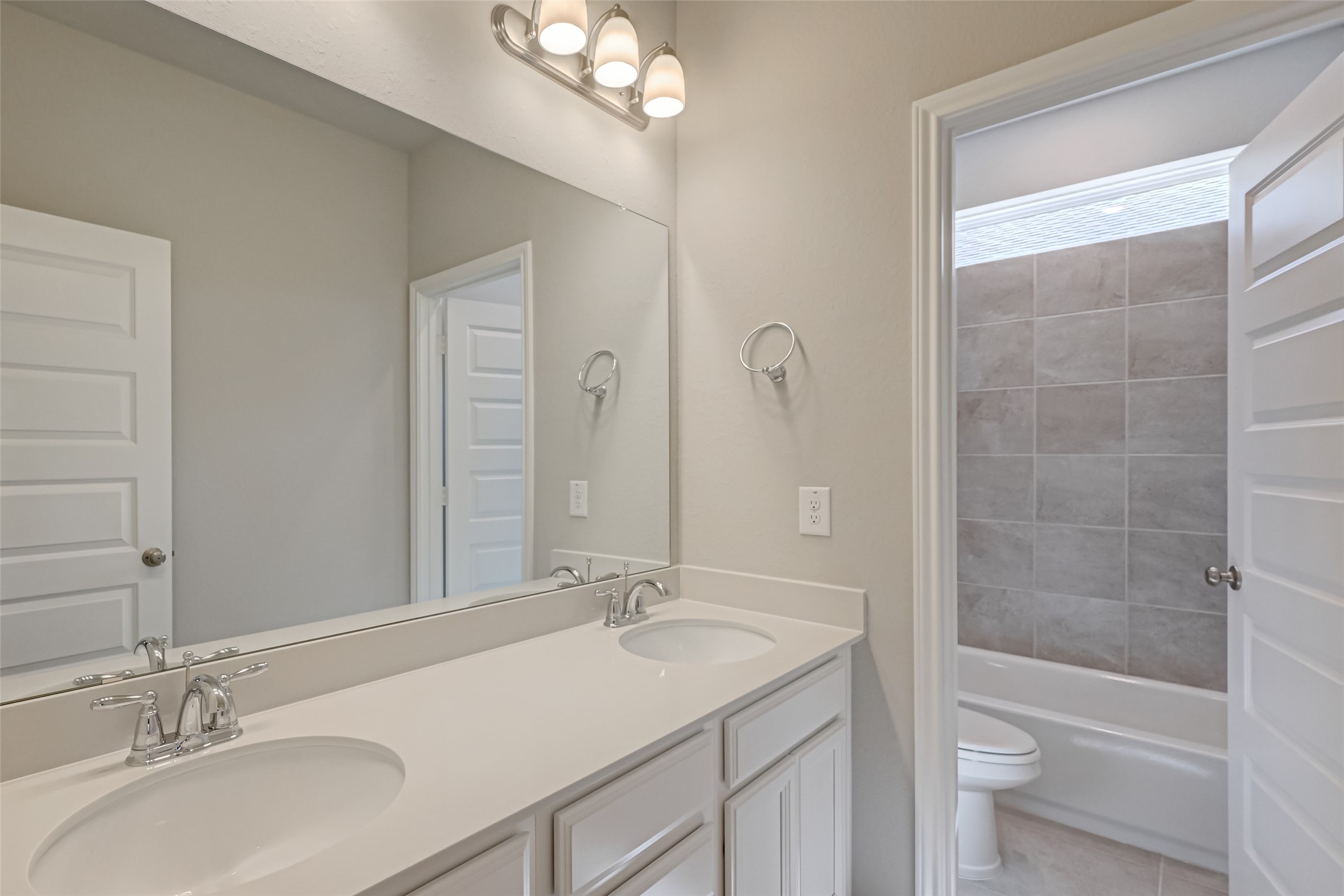1526 Lakeline Oak Drive Property Photo 16