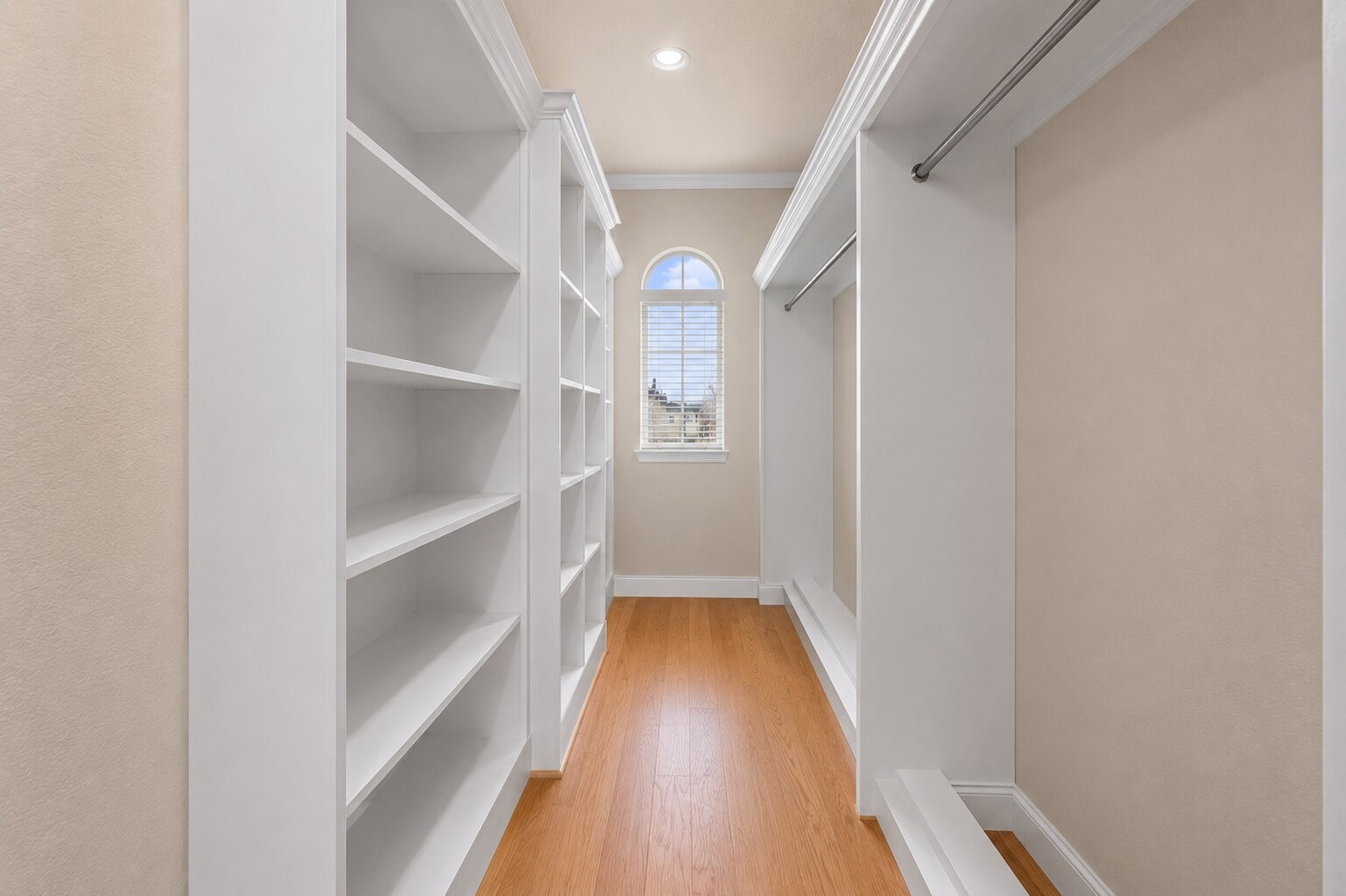 821 Lester Street Property Photo 20