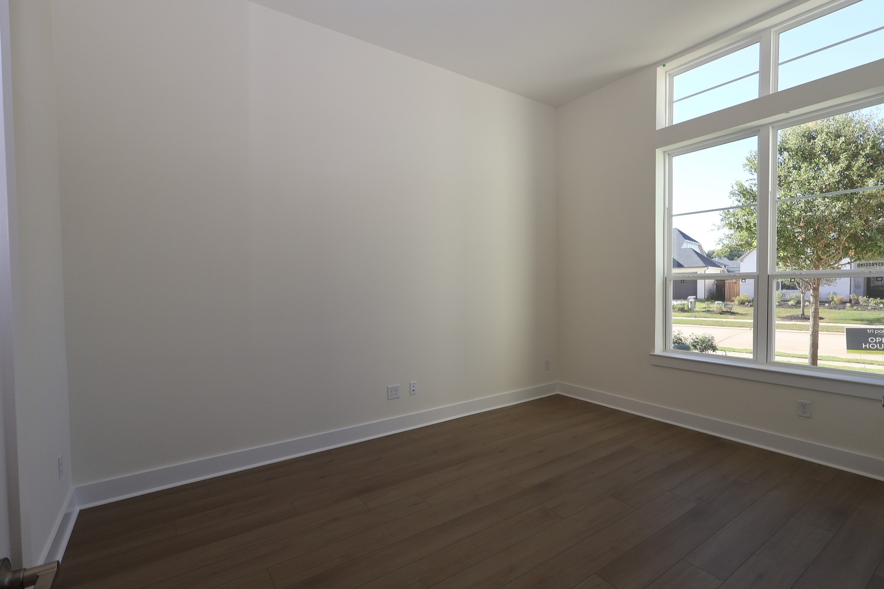 14323 Moonlit Creek Court Property Photo 6