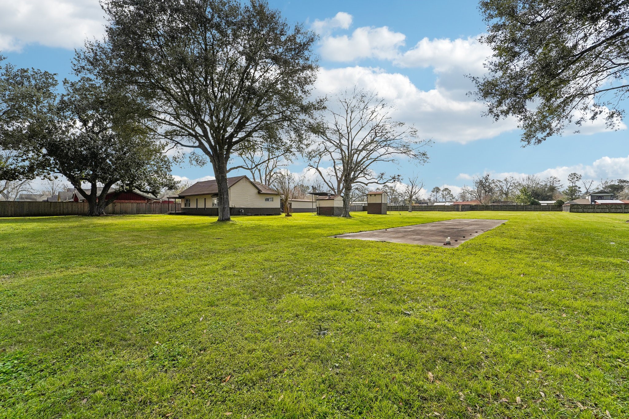 5230 Pine Avenue Property Photo 2