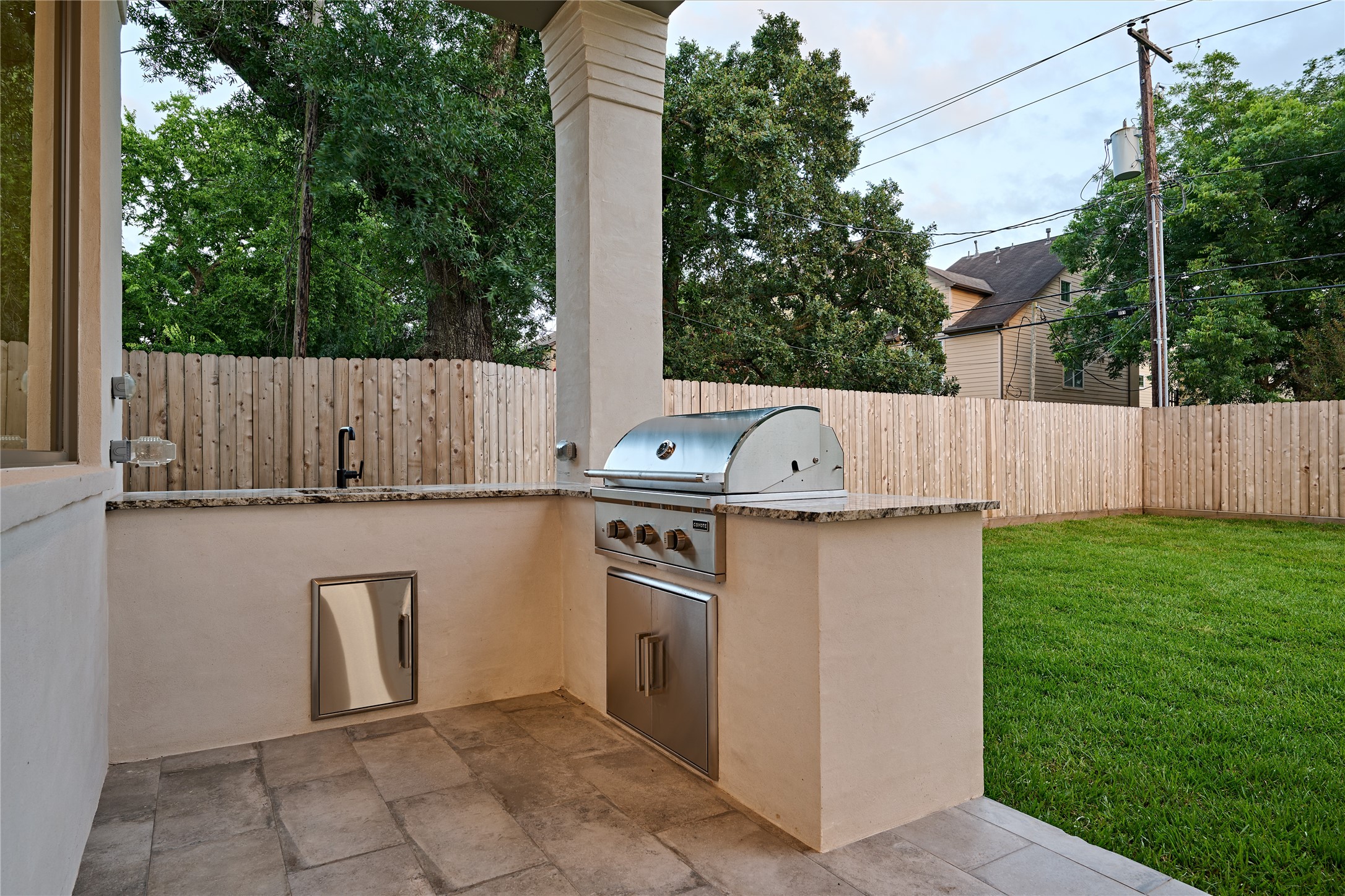 891 W 41st Street Property Photo 43