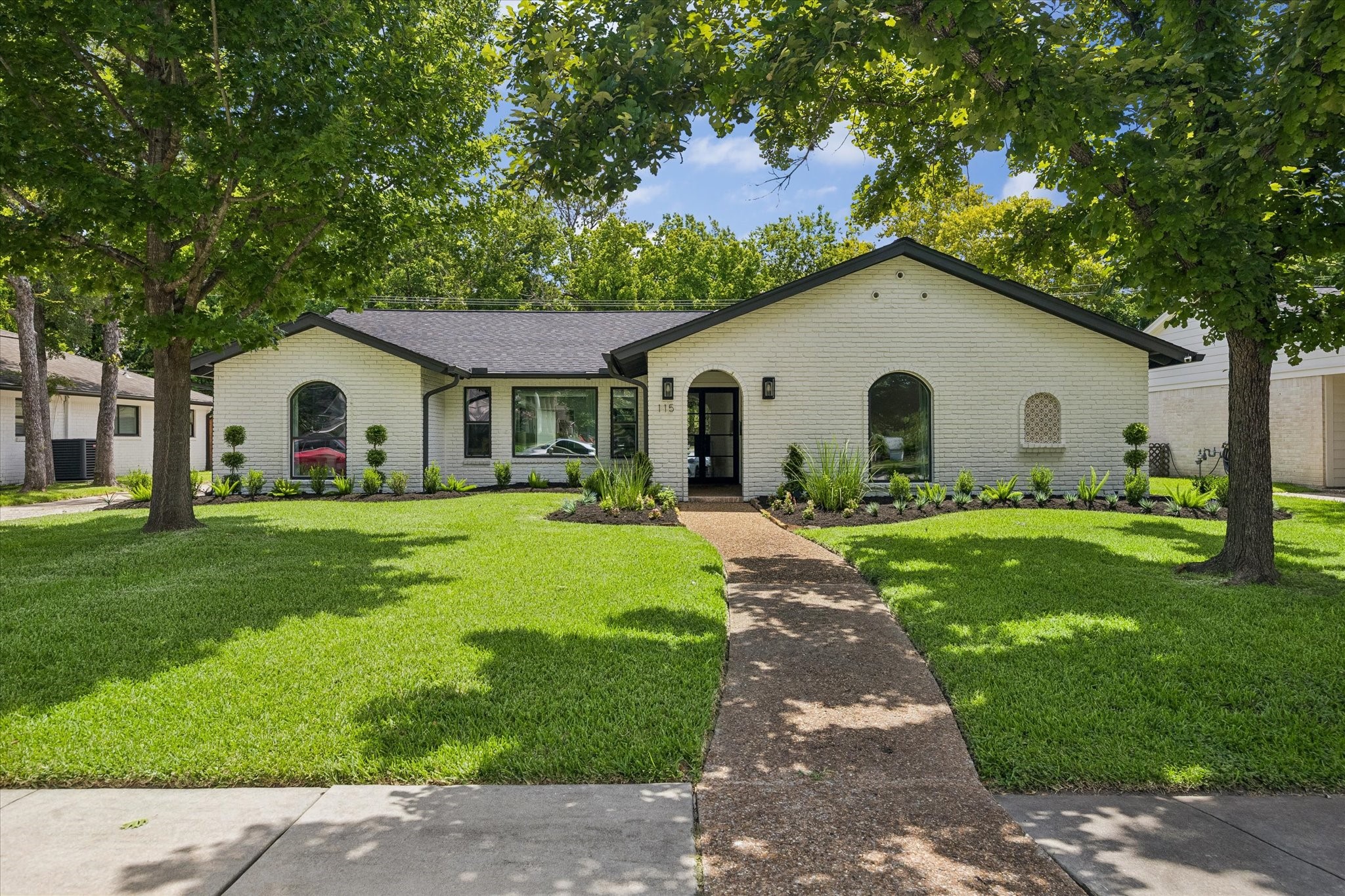 115 Blue Willow Drive Property Photo 1