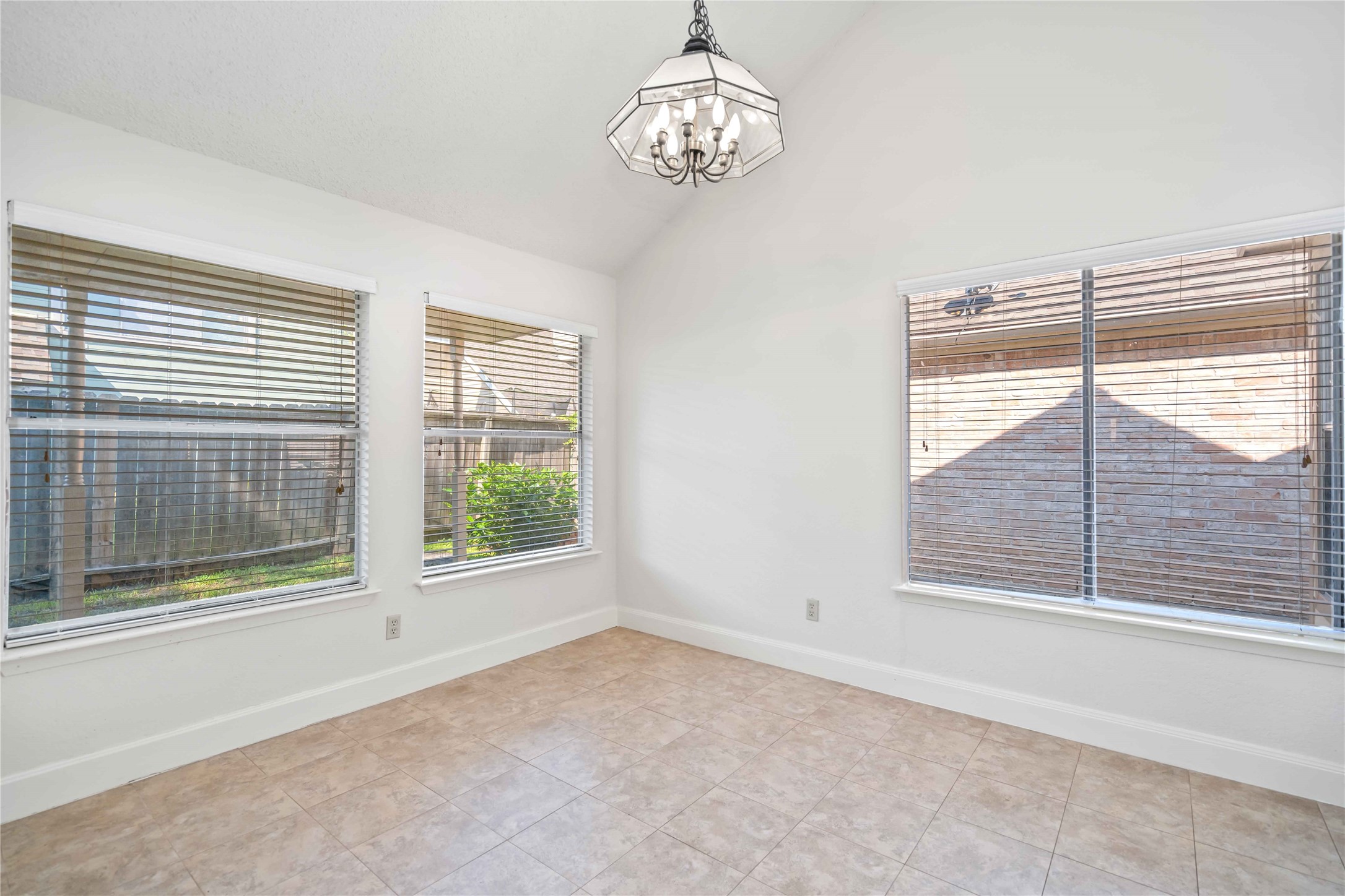 16054 Hidden Acres Drive Property Photo 11