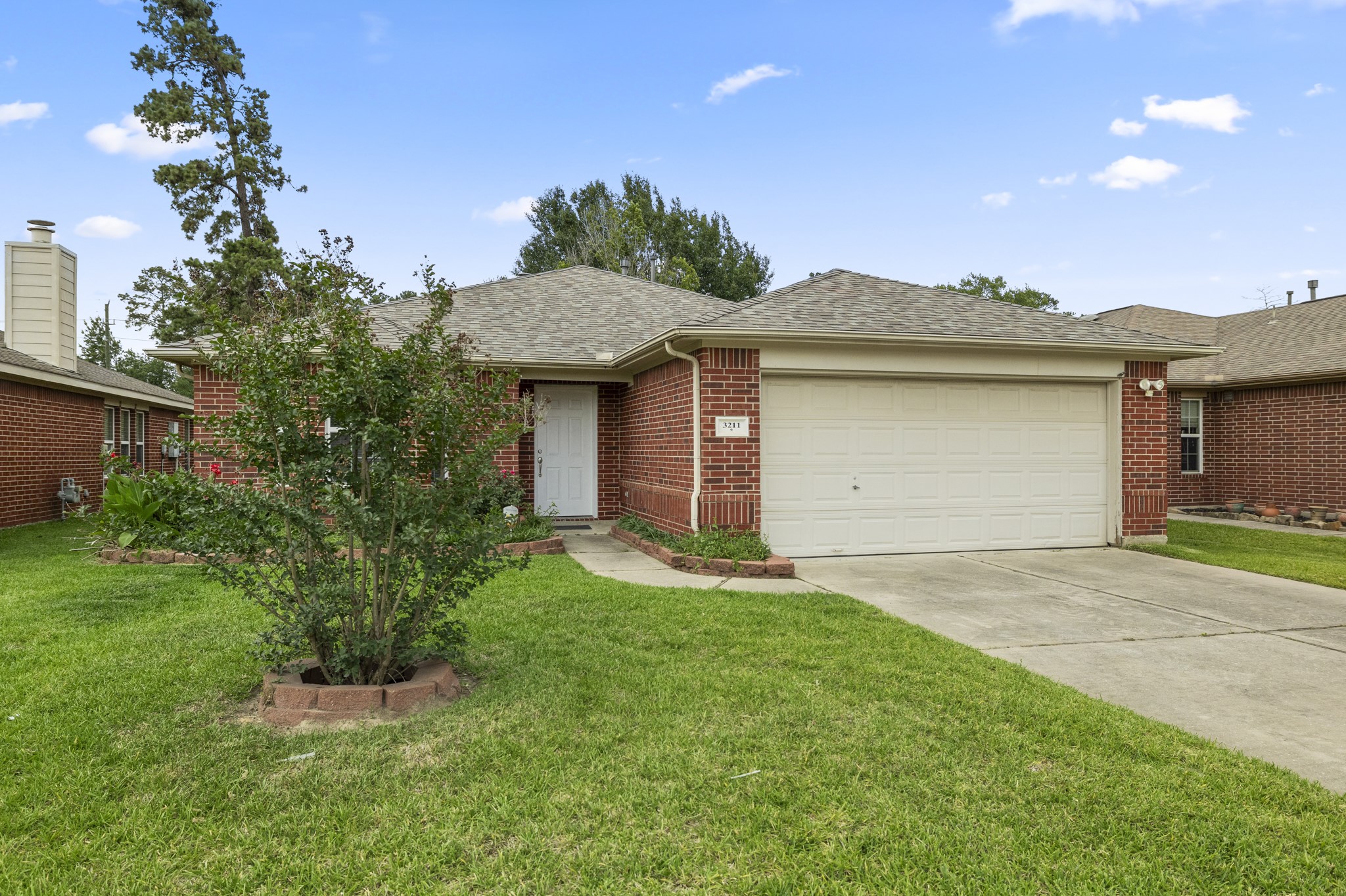 3211 Falcon Trail Drive Property Photo 3