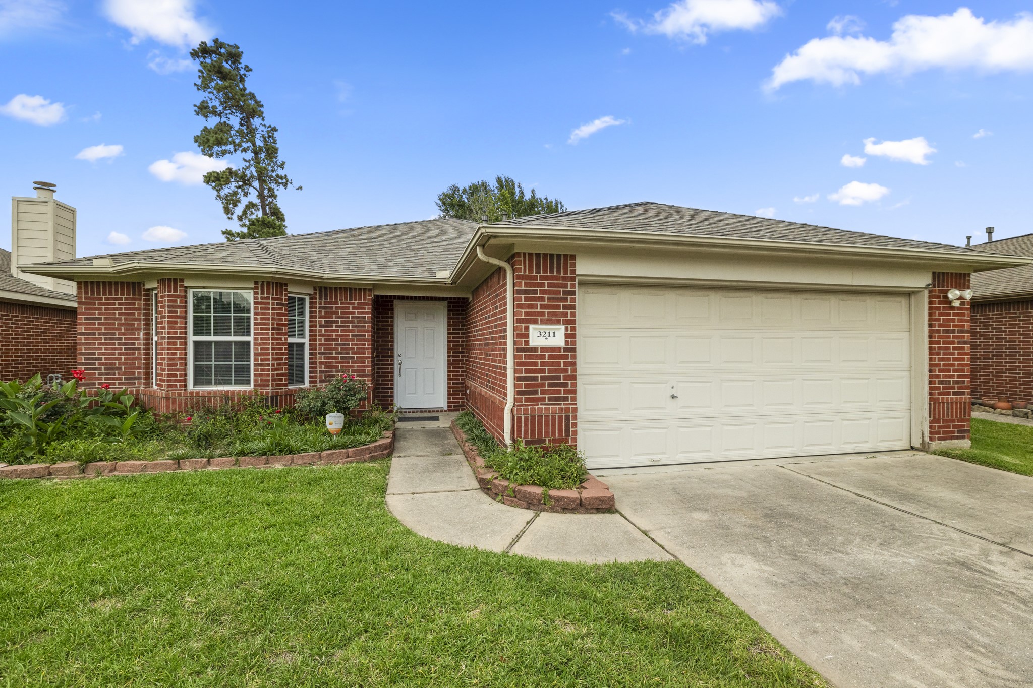 3211 Falcon Trail Drive Property Photo 4